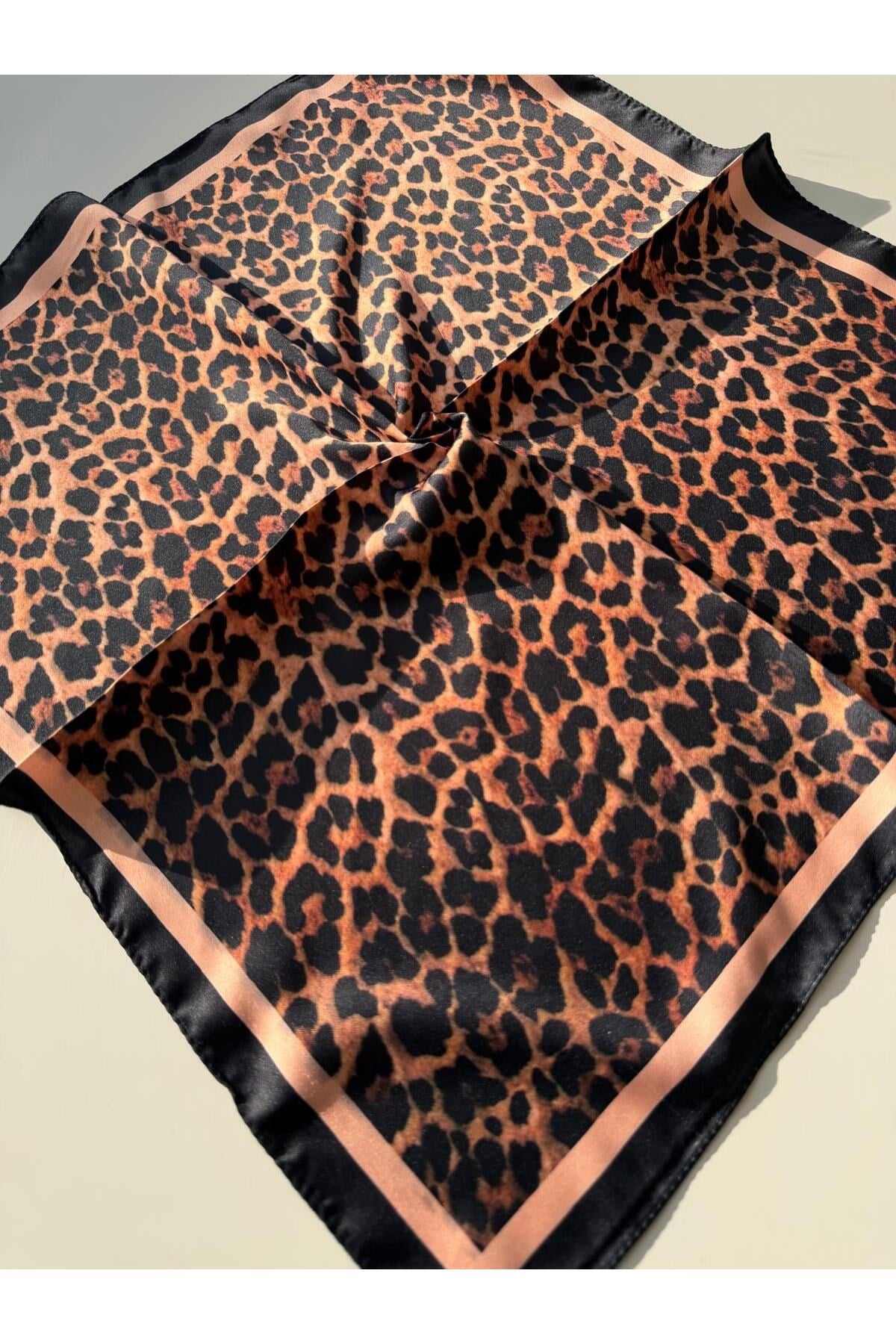 Leopar Desenli 50x50cm Fular Bandana Kadın Giyim Aksesuar