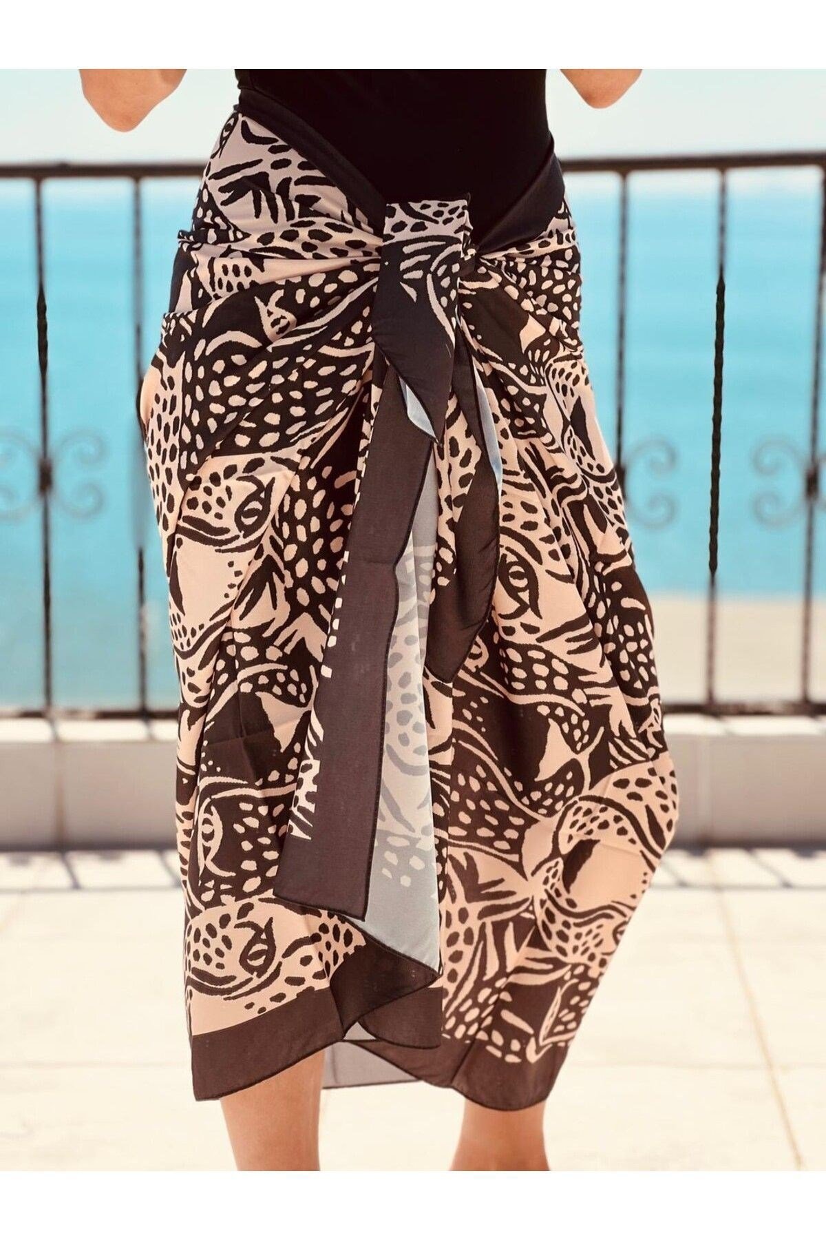 Meggıe Çok Renk Desenli Iç Göstermeyen Parlak Kumaş - 95*145 Cm Ölçüsünde Pareo