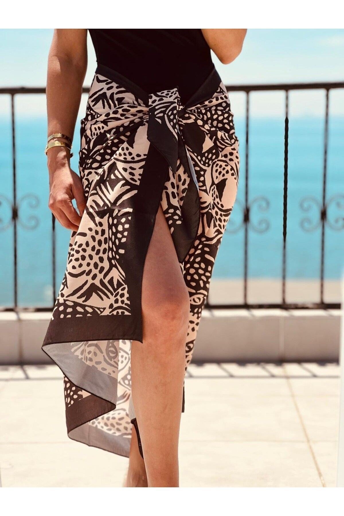 Meggıe Çok Renk Desenli Iç Göstermeyen Parlak Kumaş - 95*145 Cm Ölçüsünde Pareo