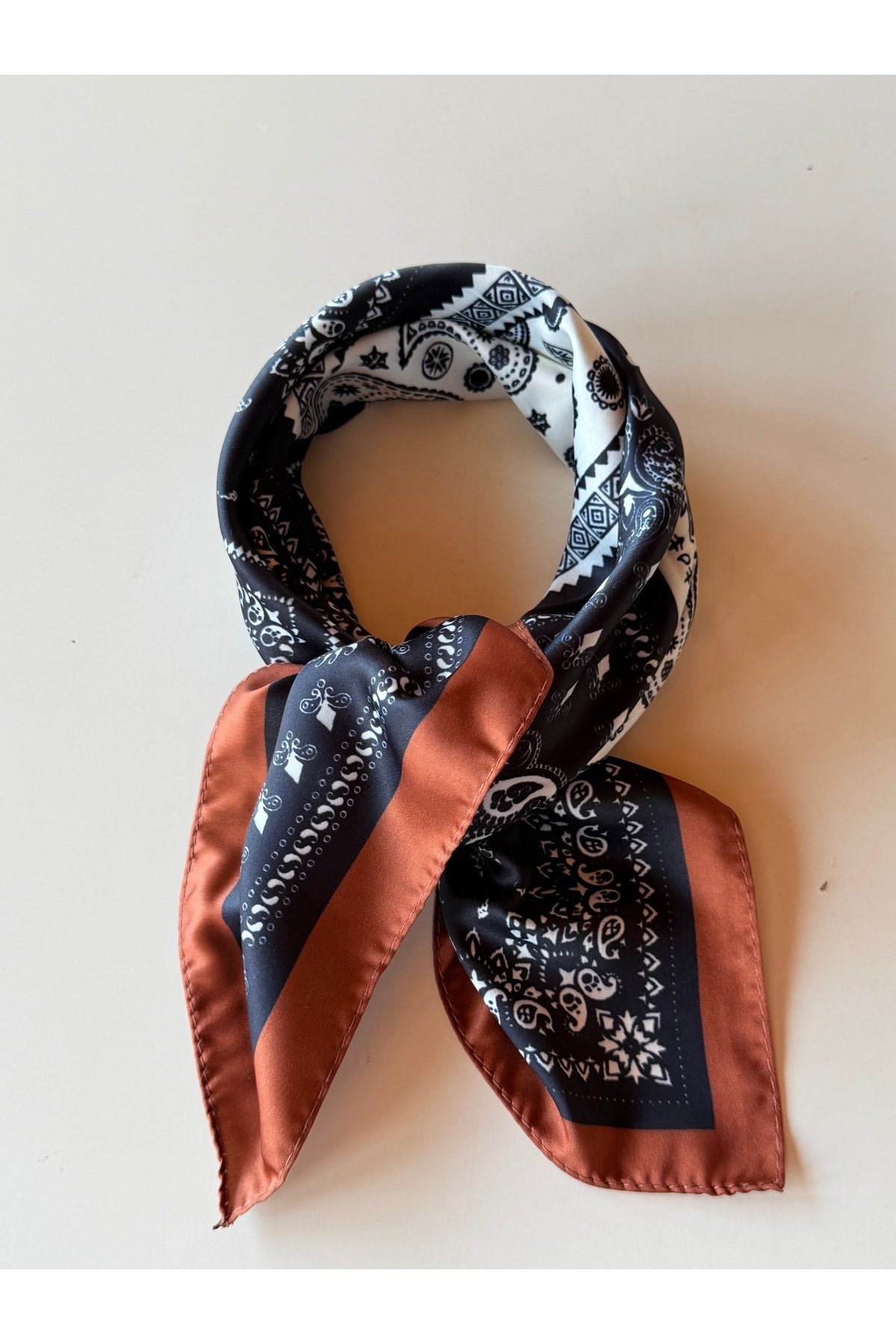 Şal Desenli Fular Bandana Kadın Giyim Aksesuar 50x50
