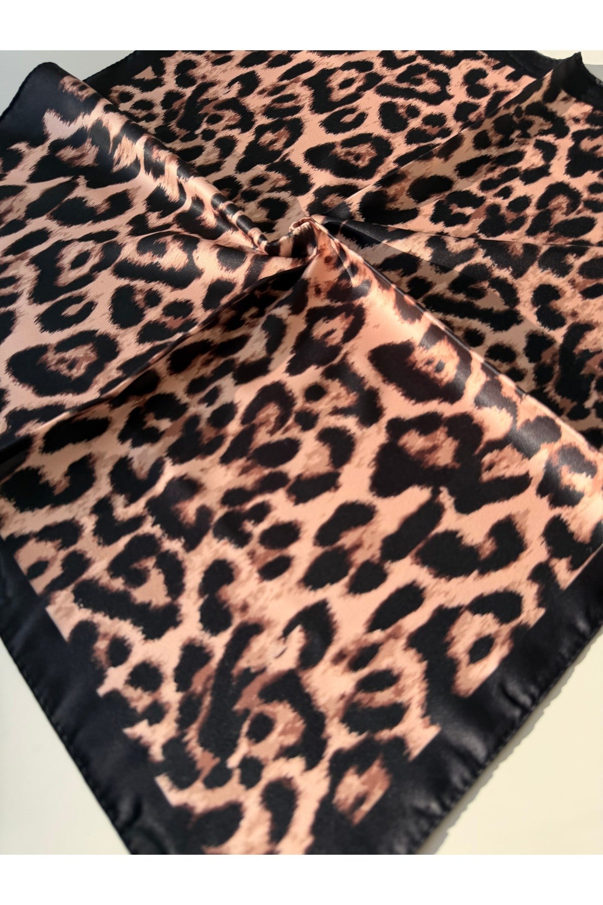 Siyah Bej Leopar Desenli 50x50cm Fular Bandana Kadın Giyim Aksesuar