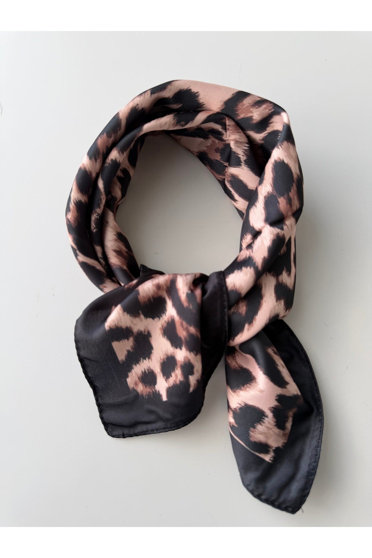 Siyah Bej Leopar Desenli 50x50cm Fular Bandana Kadın Giyim Aksesuar