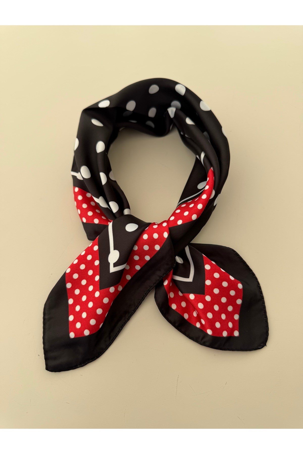 Siyah Beyaz Kırmızı Puantiye Desen Fular Bandana 50x50cm Kadın Giyim Aksesuar