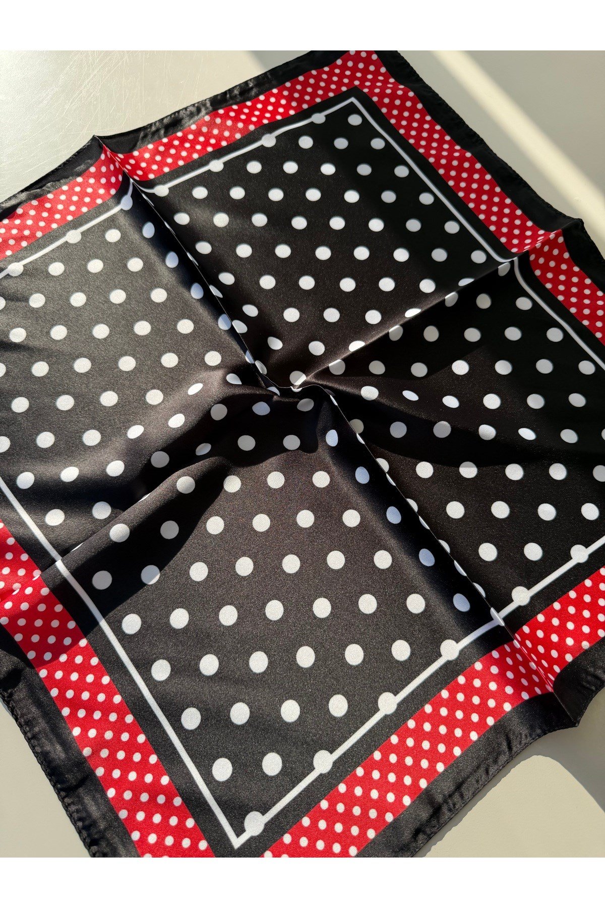 Siyah Beyaz Kırmızı Puantiye Desen Fular Bandana 50x50cm Kadın Giyim Aksesuar