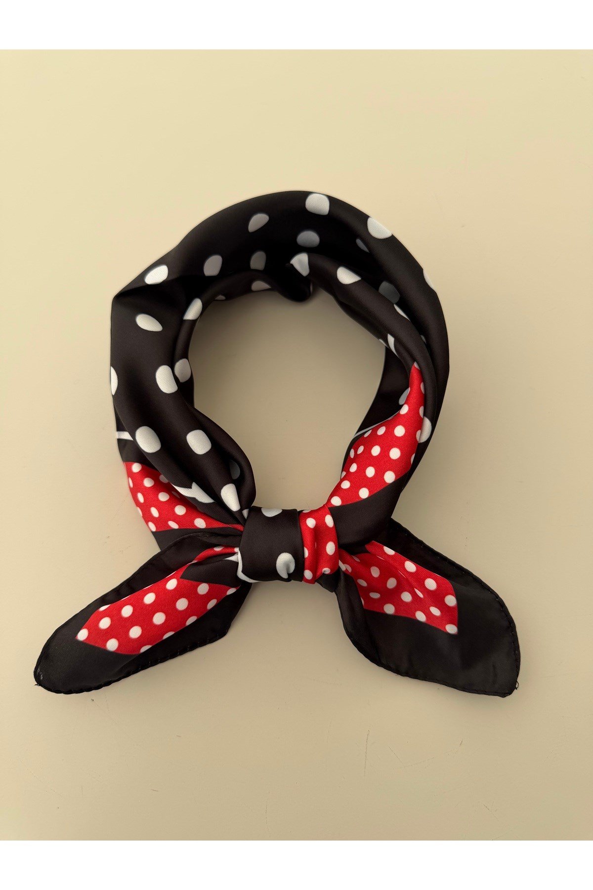 Siyah Beyaz Kırmızı Puantiye Desen Fular Bandana 50x50cm Kadın Giyim Aksesuar