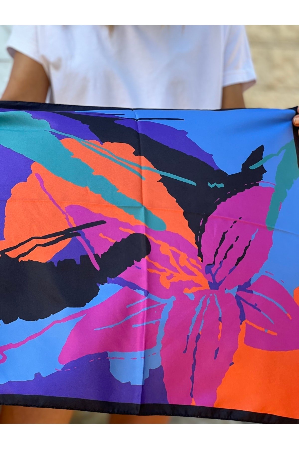 Siyah Kenarlı Pembe Mavi Çiçek Desenli Fular Bandana