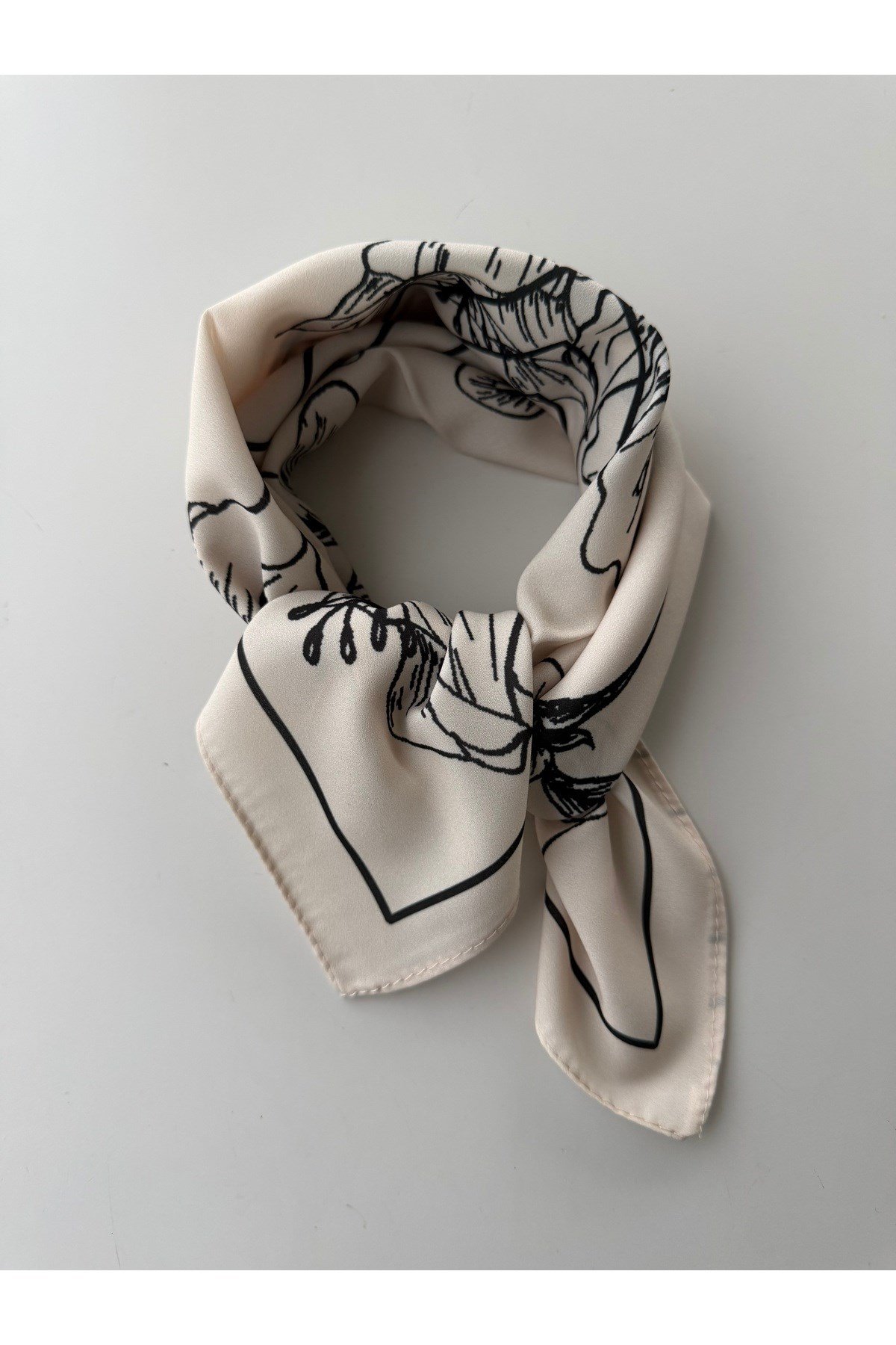 Siyah Krem Desenli Fular Bandana Kadın Giyim Aksesuar