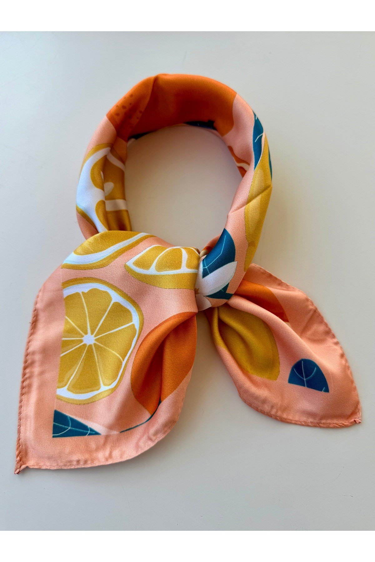 Somon Renk Desenli Fular Bandana Kadın Giyim Aksesuar 50x50