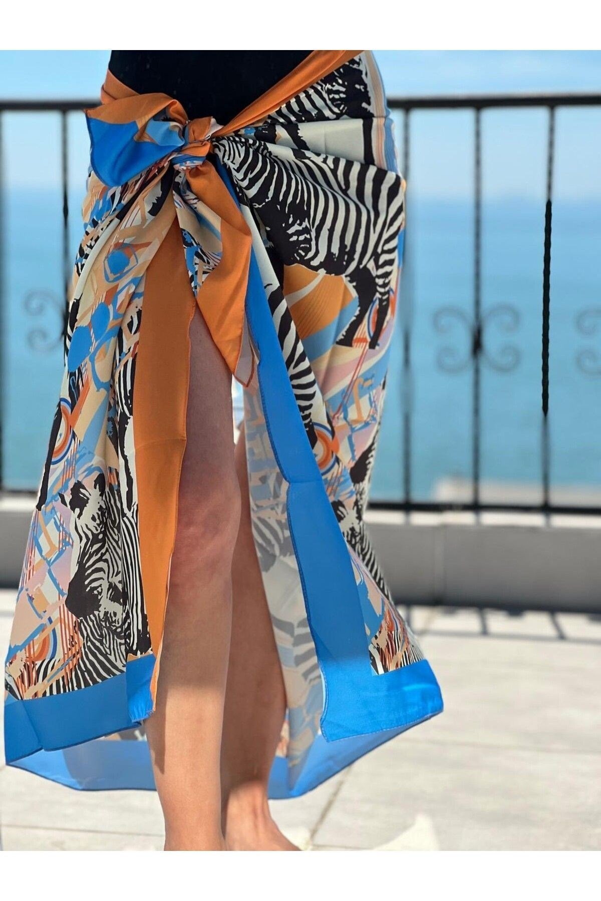 Sophıe Çok Renk Desenli Iç Göstermeyen Parlak Kumaş - 95*145 Cm Ölçüsünde Pareo