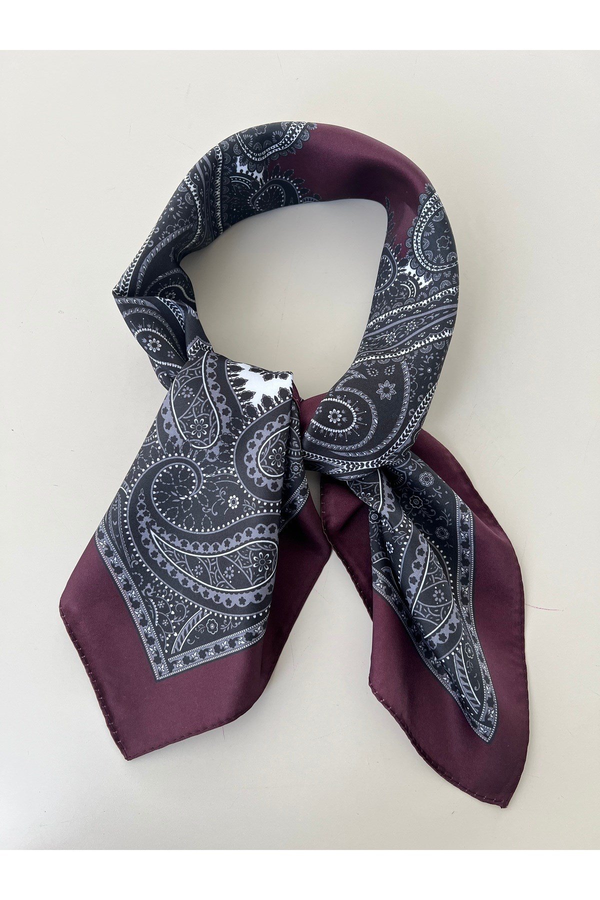 Whoknowskoyu bordo gri desenli 70x70 fular bandana kadın giyim aksesuar
