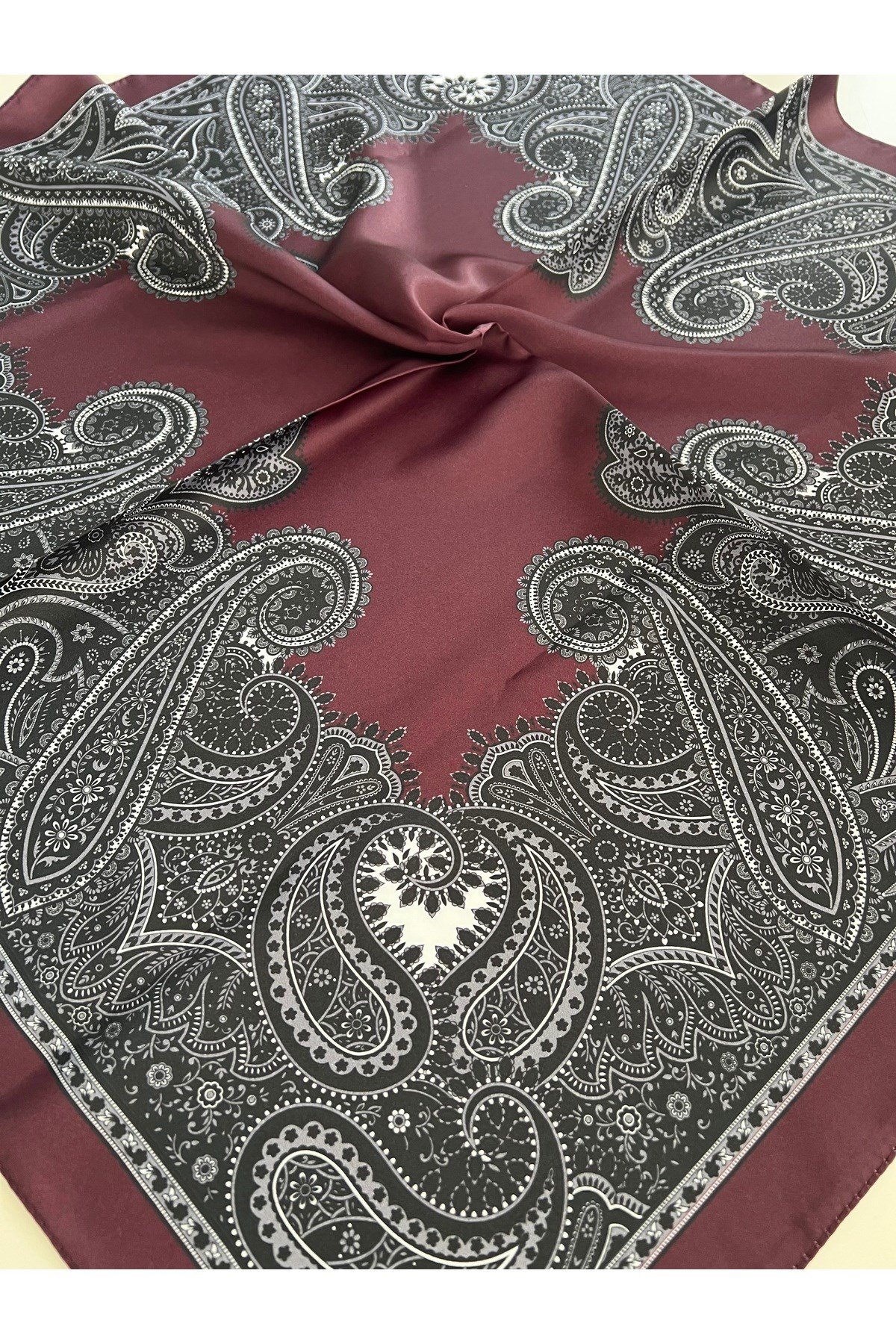 Whoknowskoyu bordo gri desenli 70x70 fular bandana kadın giyim aksesuar