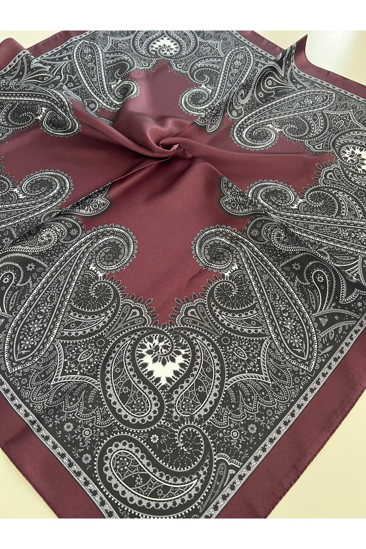 Whoknowskoyu bordo gri desenli 70x70 fular bandana kadın giyim aksesuar