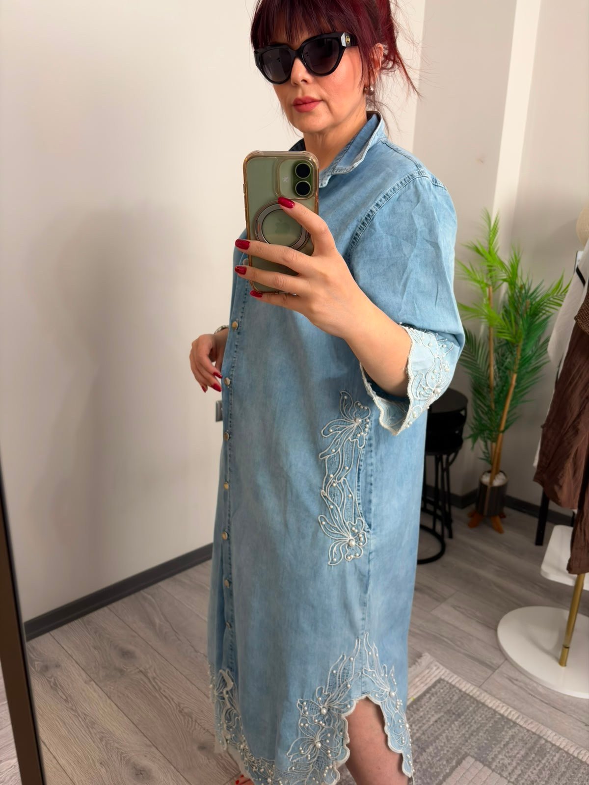 İnci detaylı denim elbise