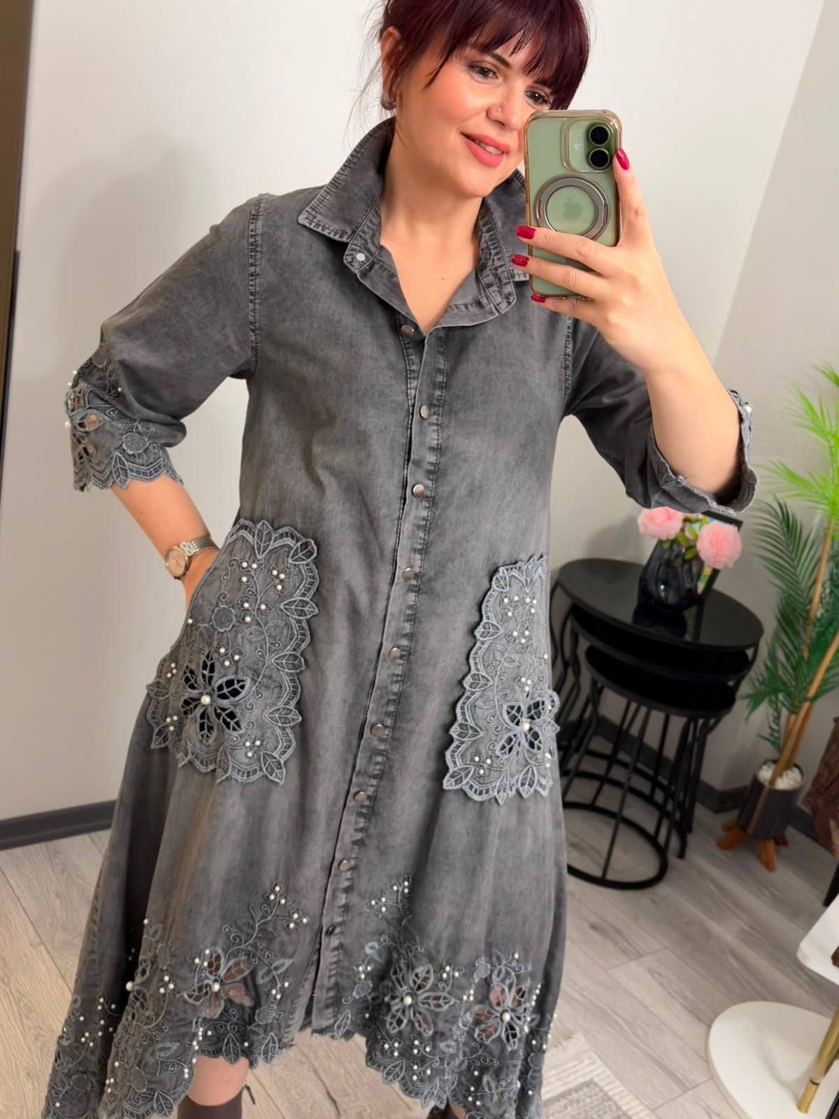 İnci detaylı denim elbise