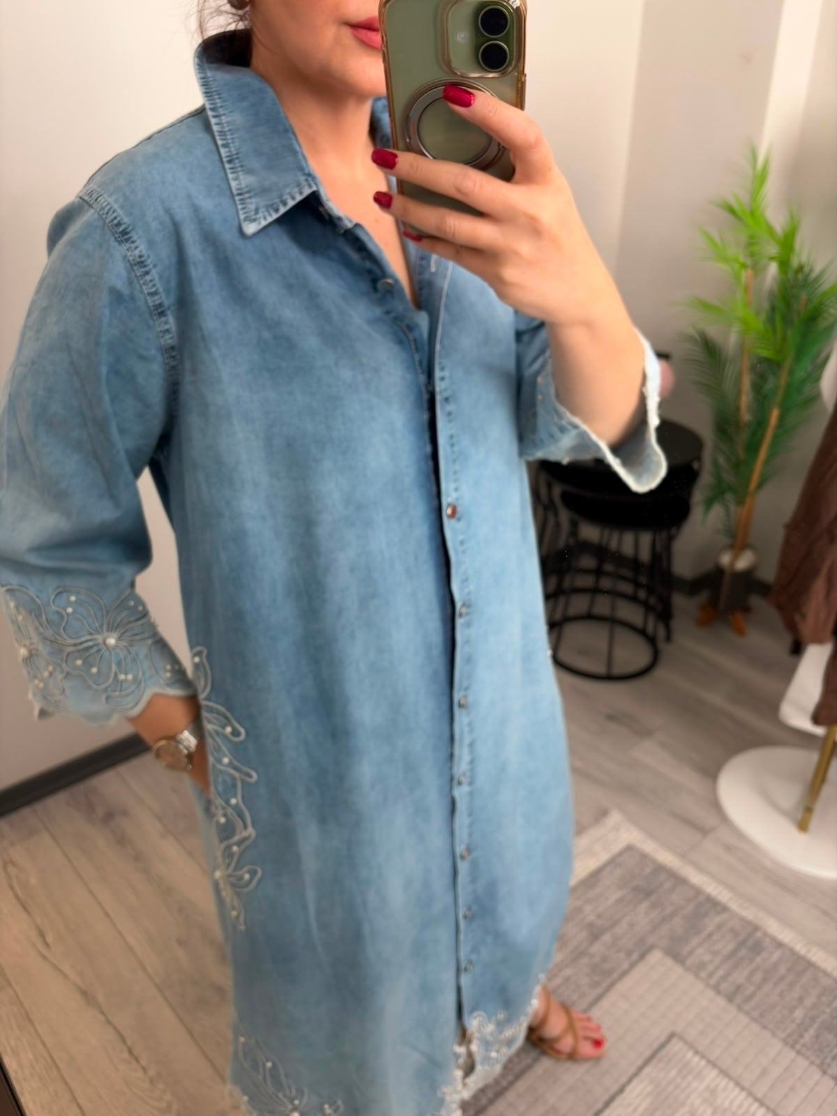 İnci detaylı denim elbise