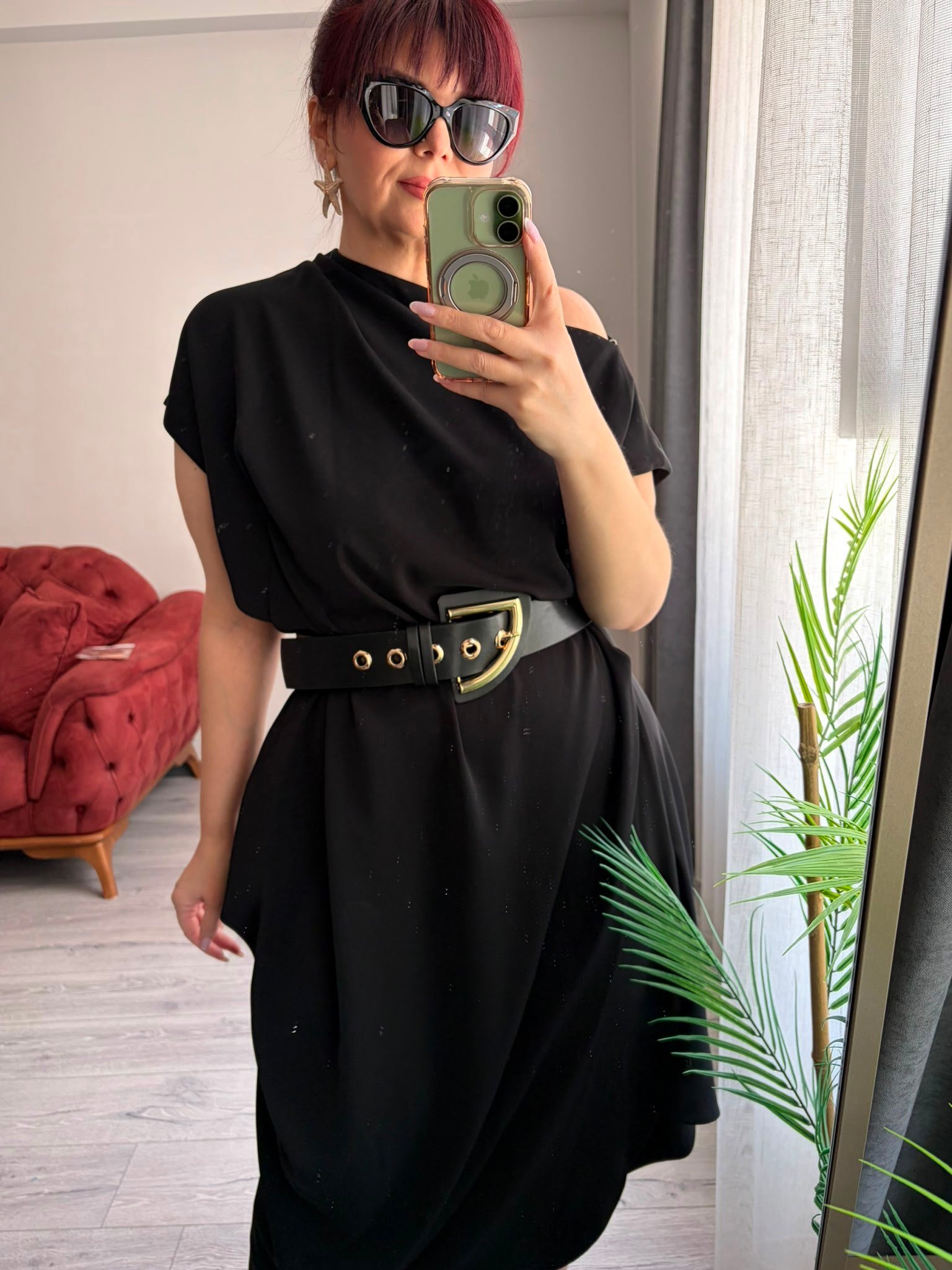 Kemerli asimetrik elbise