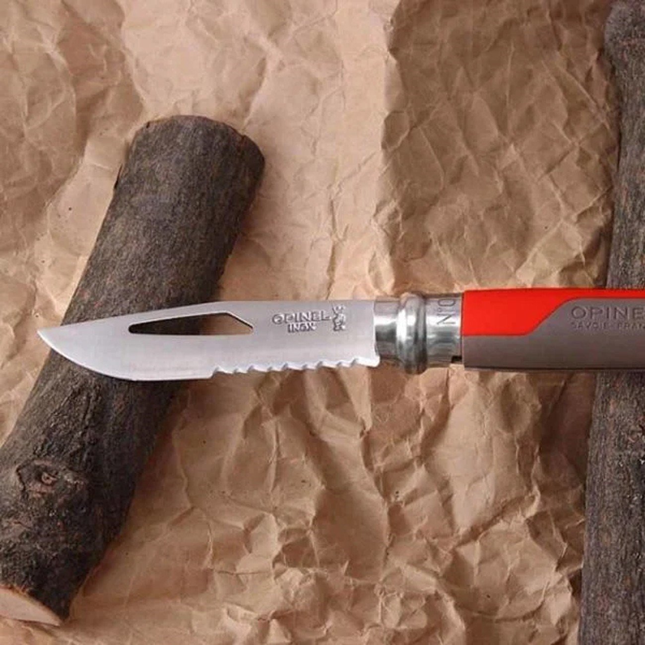 Opinel N°8 Düdüklü Polimer Sap Tırtıklı Inox/Çelik Kırmızı Çakı