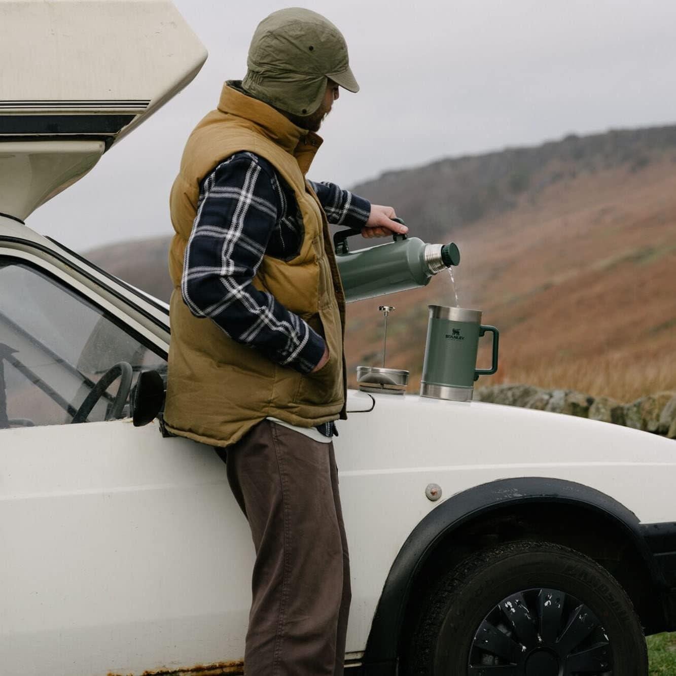 Stanley 2.3 L Klasik Vakumlu Çelik Termos Yeşil