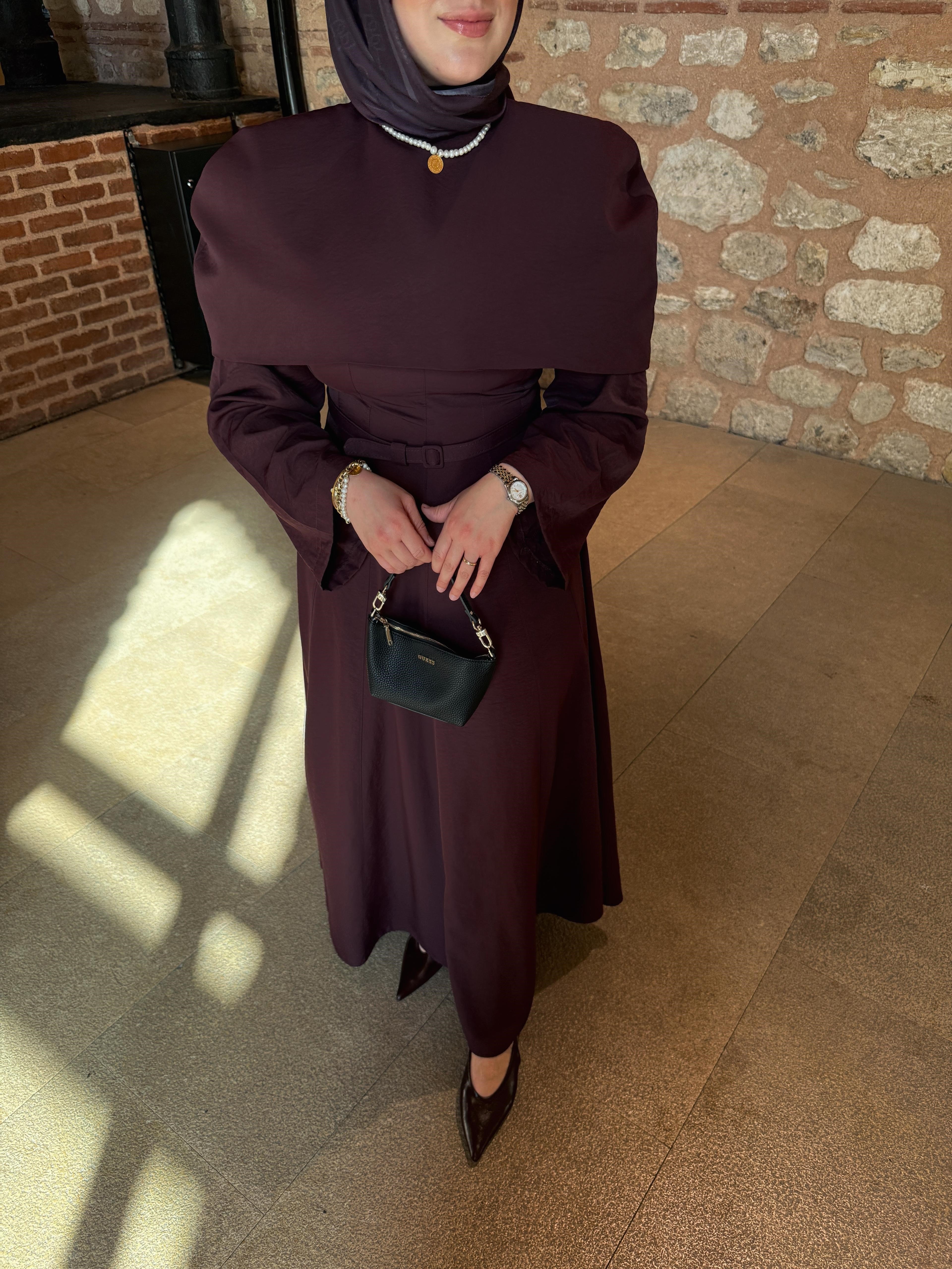 Omuz Detaylı Elegante Elbise