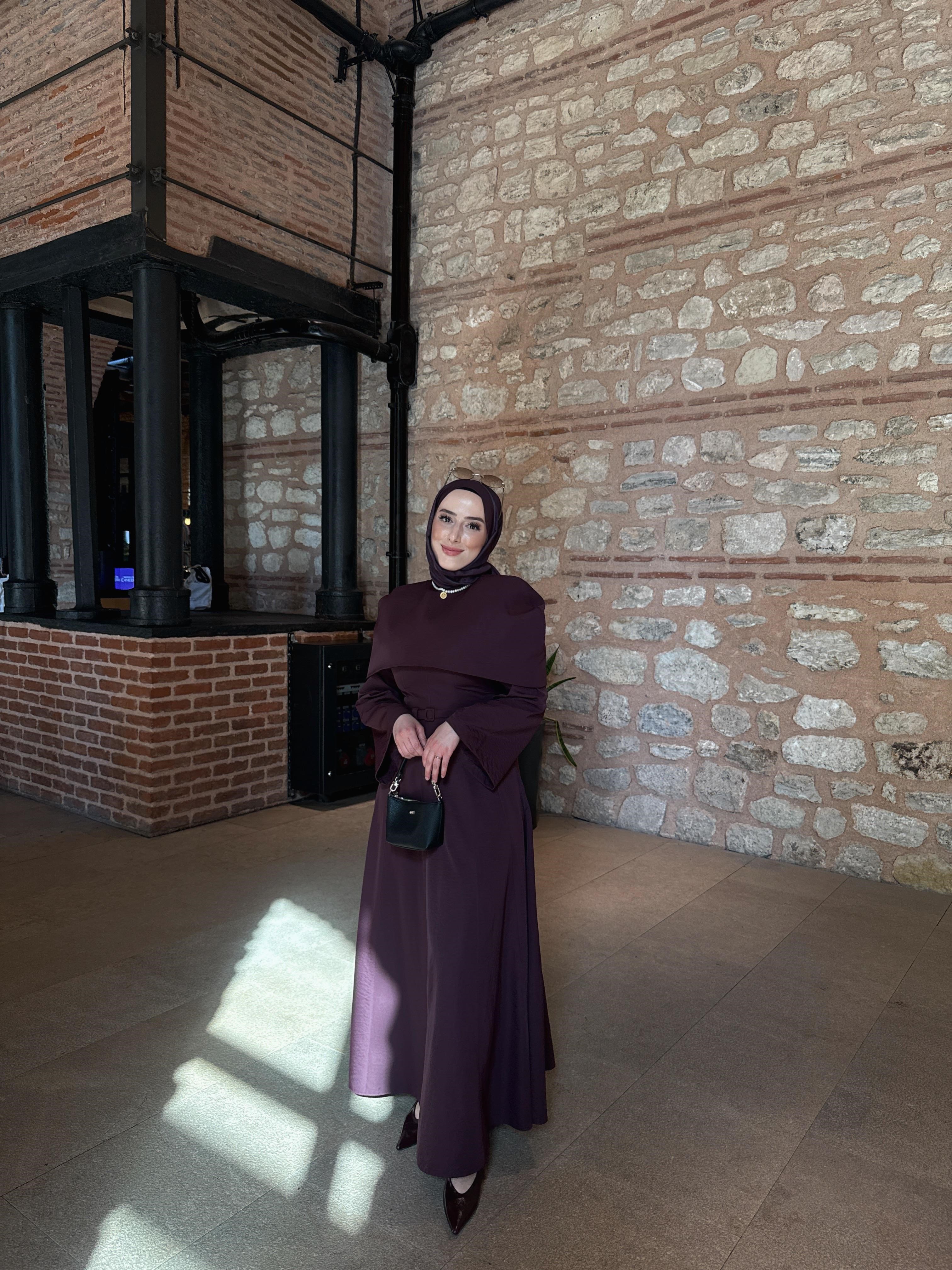Omuz Detaylı Elegante Elbise