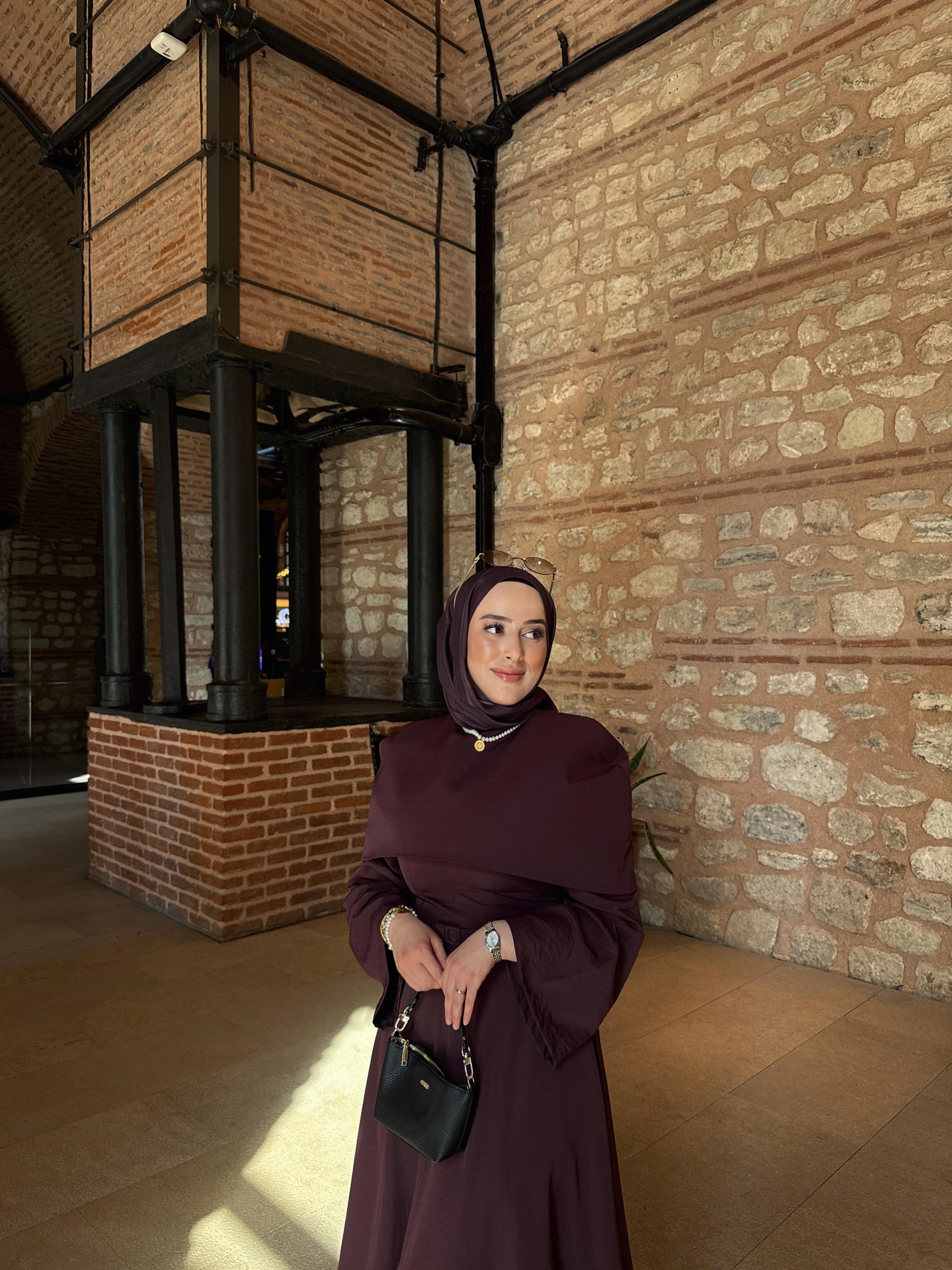 Omuz Detaylı Elegante Elbise