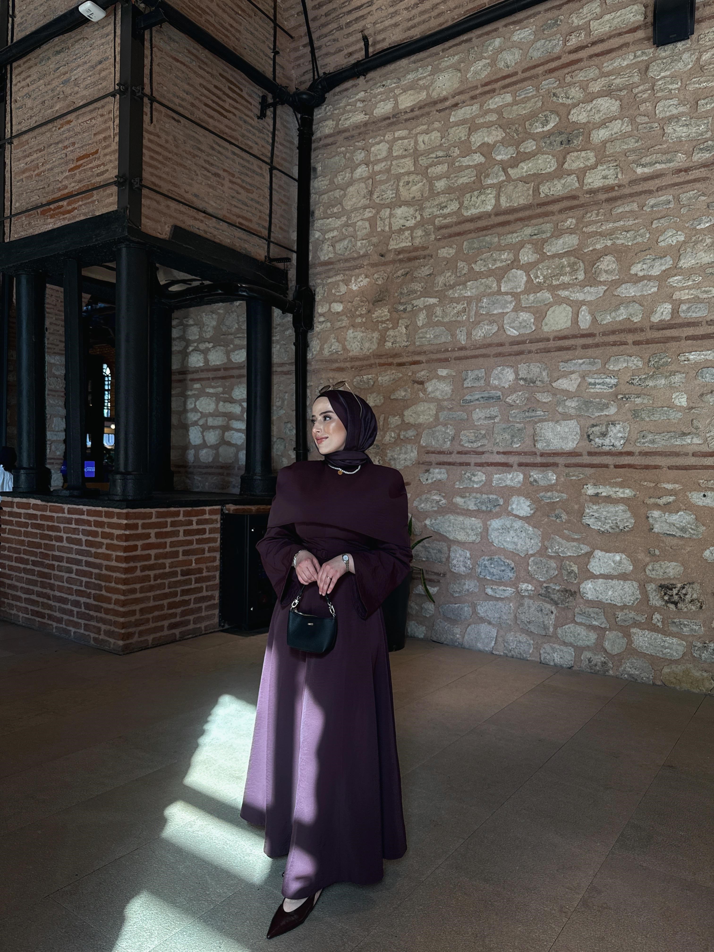 Omuz Detaylı Elegante Elbise