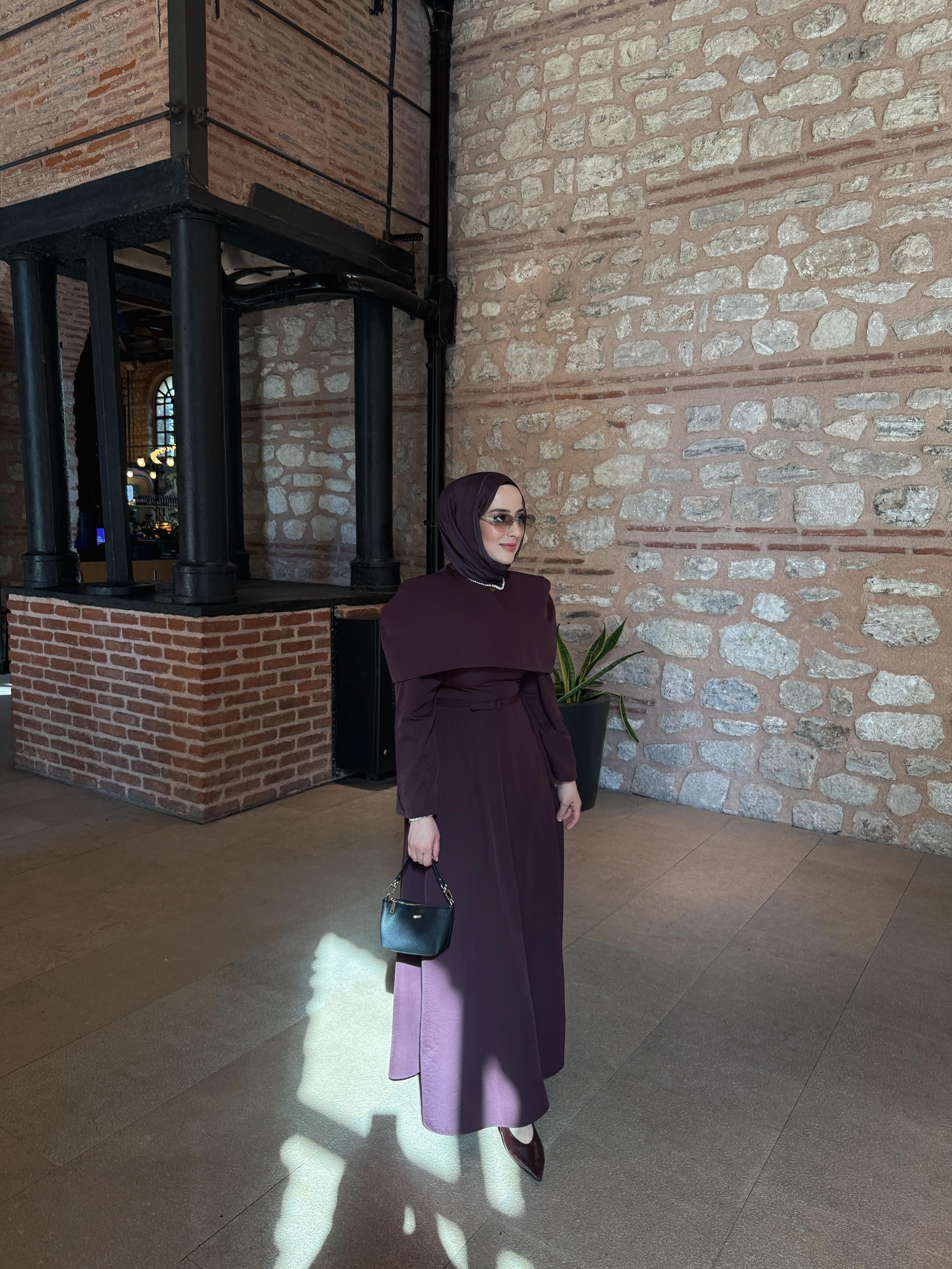 Omuz Detaylı Elegante Elbise