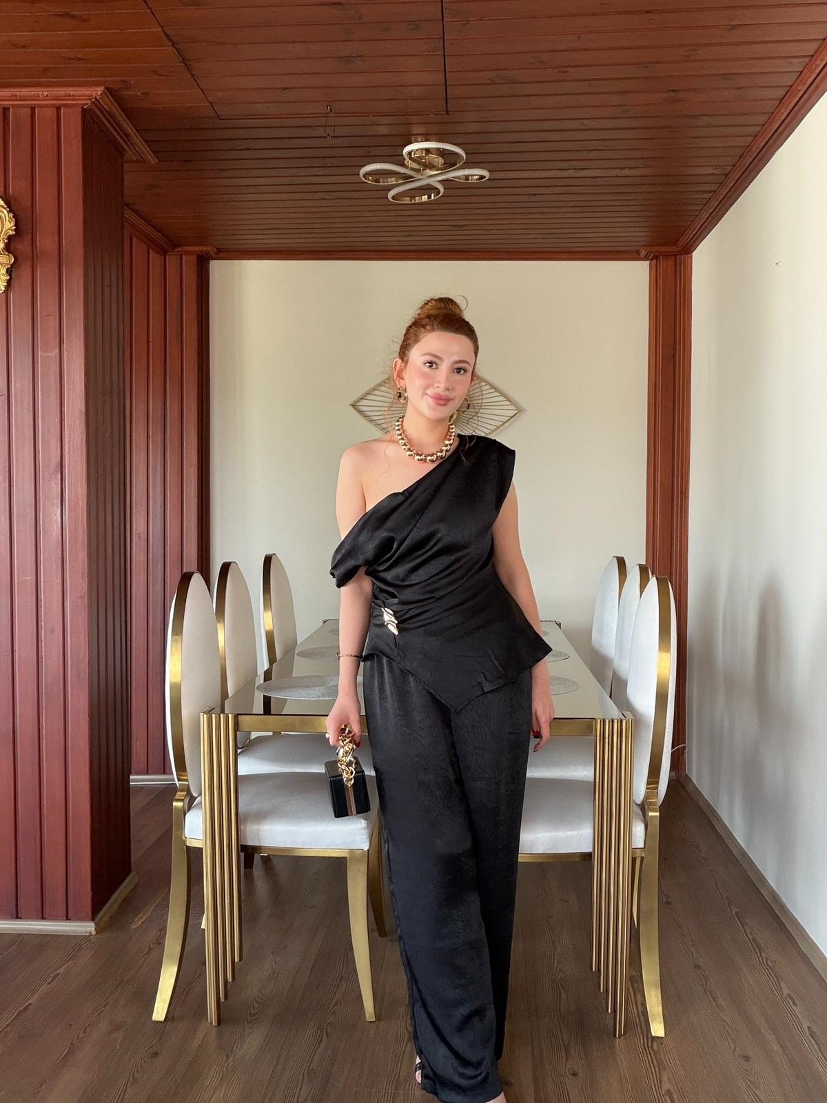 BROŞ DETAYLI SİYAH TAKIM