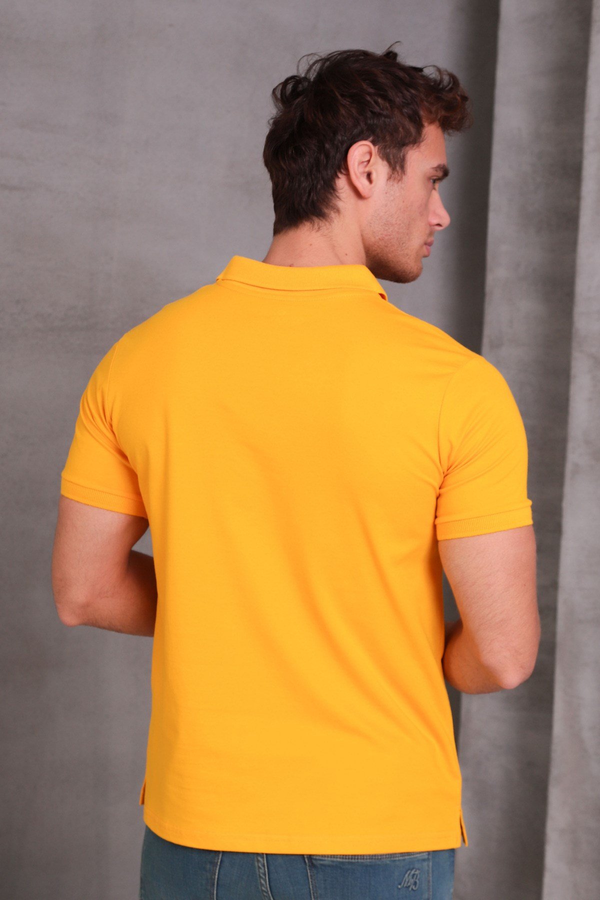 Erkek Dar Kesim Slim Fit Pamuklu Yumuşak Doku Nefes Alan Kumaş Kıvrılmaz Yaka Sarı Polo Yaka Tişört