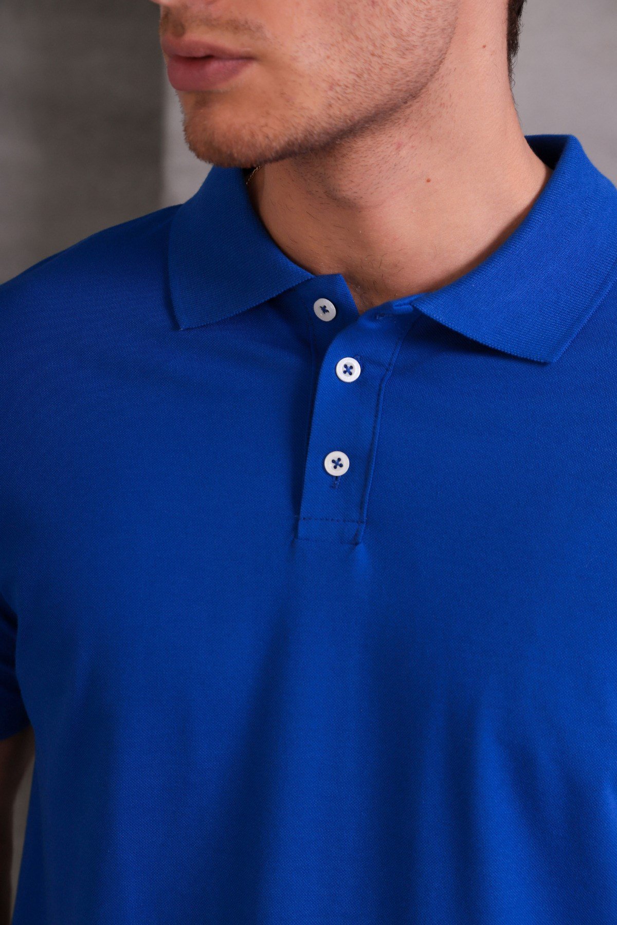 Erkek Dar Kesim Slim Fit Pamuklu Yumuşak Nefes Alan Kumaş Kıvrılmaz Yaka Saks Mavi Polo Yaka Tişört
