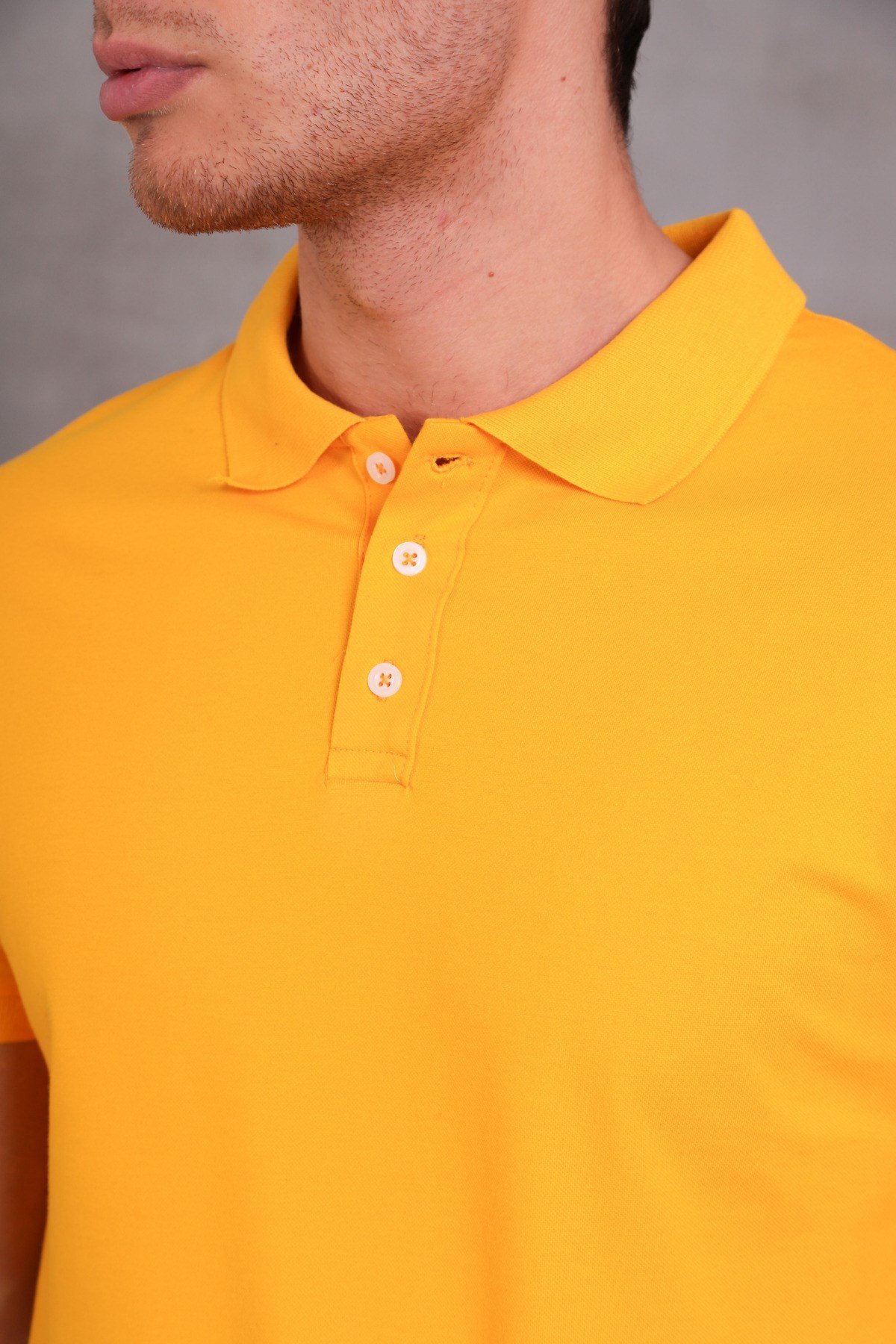 Erkek Dar Kesim Slim Fit Pamuklu Yumuşak Doku Nefes Alan Kumaş Kıvrılmaz Yaka Sarı Polo Yaka Tişört