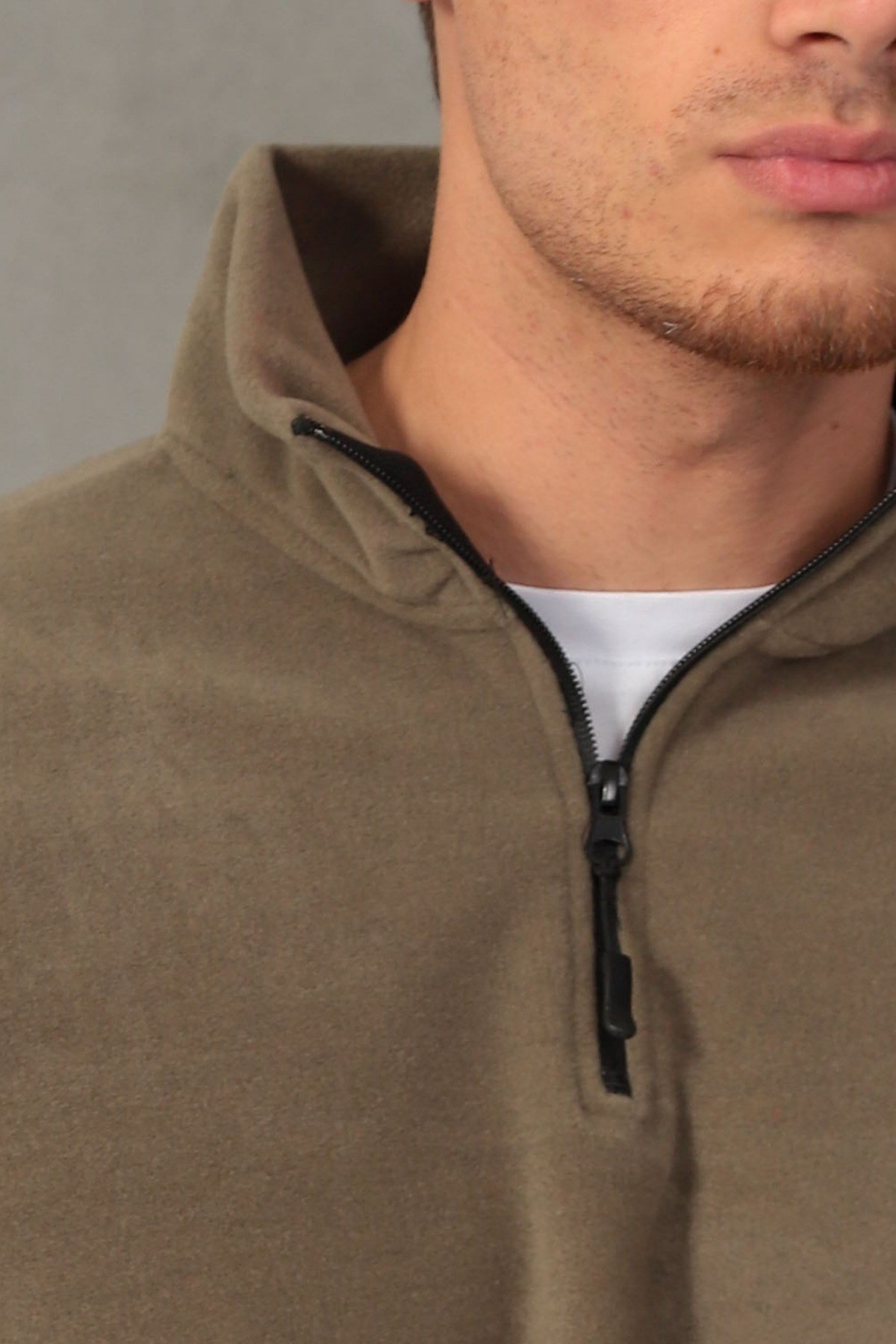 Erkek Standart Fit Rahat Kesim Tüylenme Yapmayan Soğuk Geçirmez Dik Yaka Polar Haki Sweatshirt