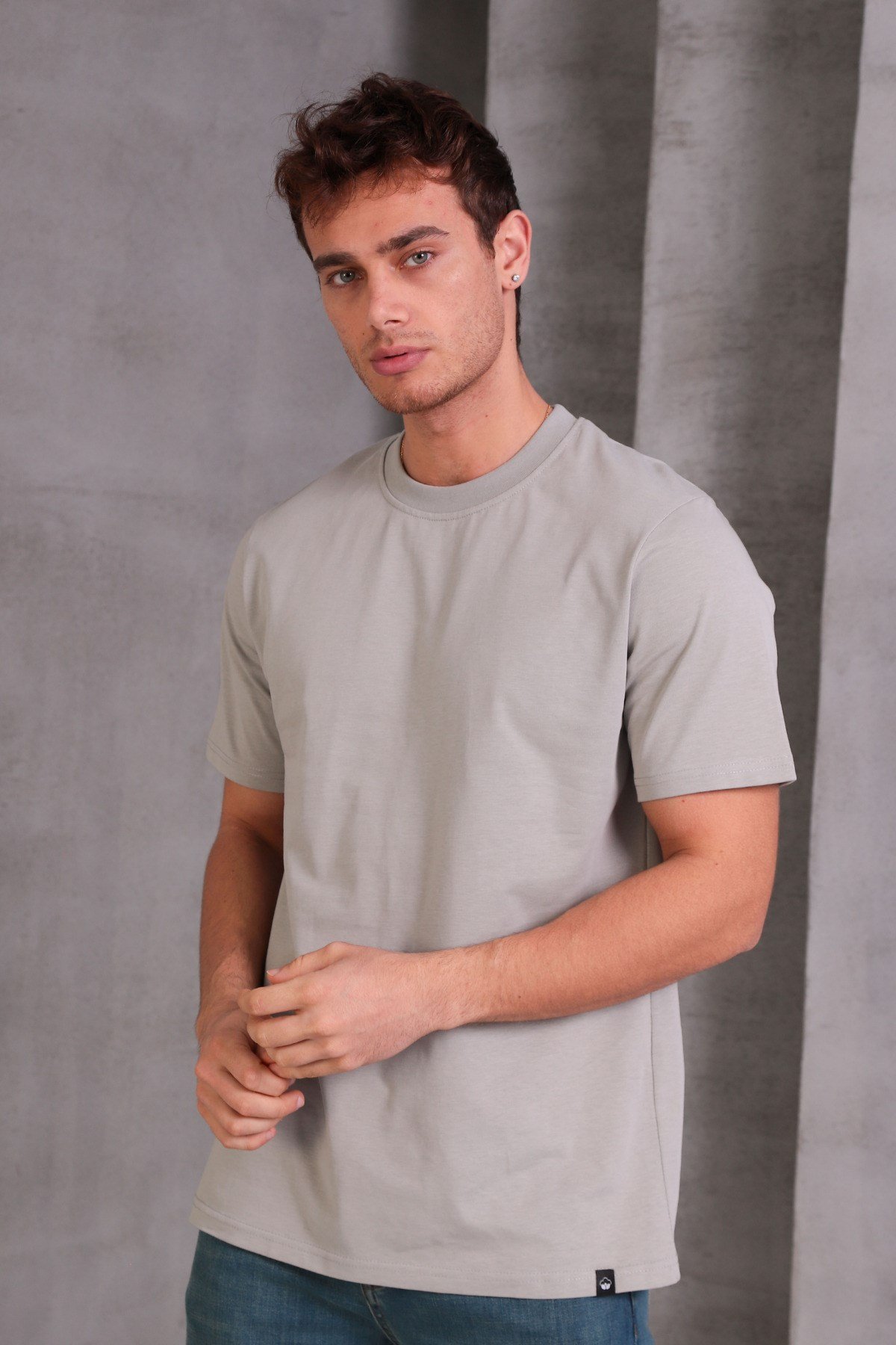 Unisex Slim Fit Dar Kesim %100 Pamuk Yumuşak Dokulu Gri Bisiklet Yaka Tişört