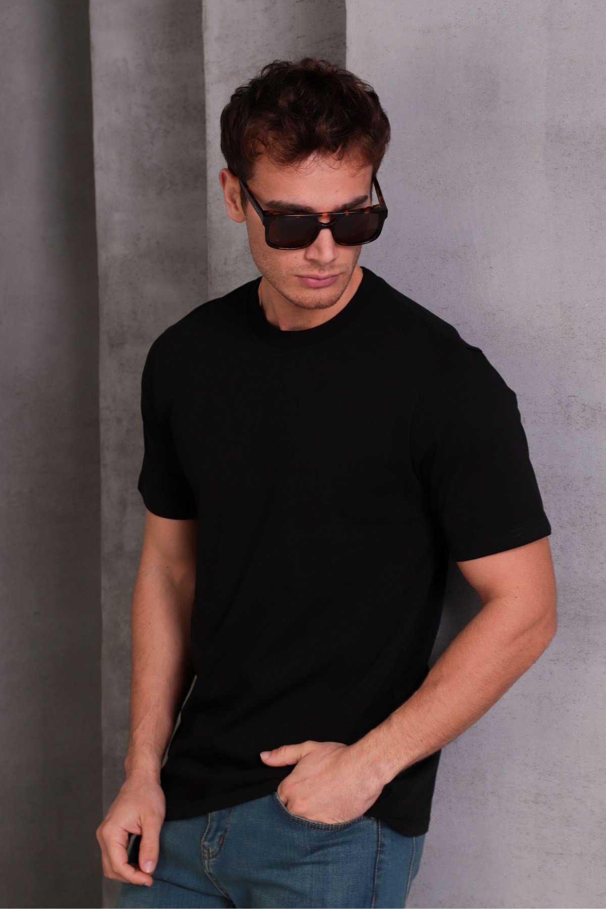 Unisex Slim Fit Dar Kesim %100 Pamuk Yumuşak Dokulu Siyah Bisiklet Yaka Tişört