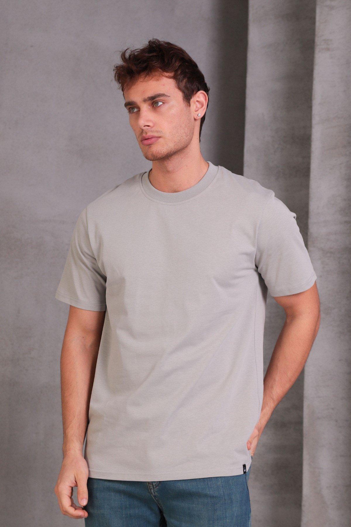 Unisex Slim Fit Dar Kesim %100 Pamuk Yumuşak Dokulu Gri Bisiklet Yaka Tişört