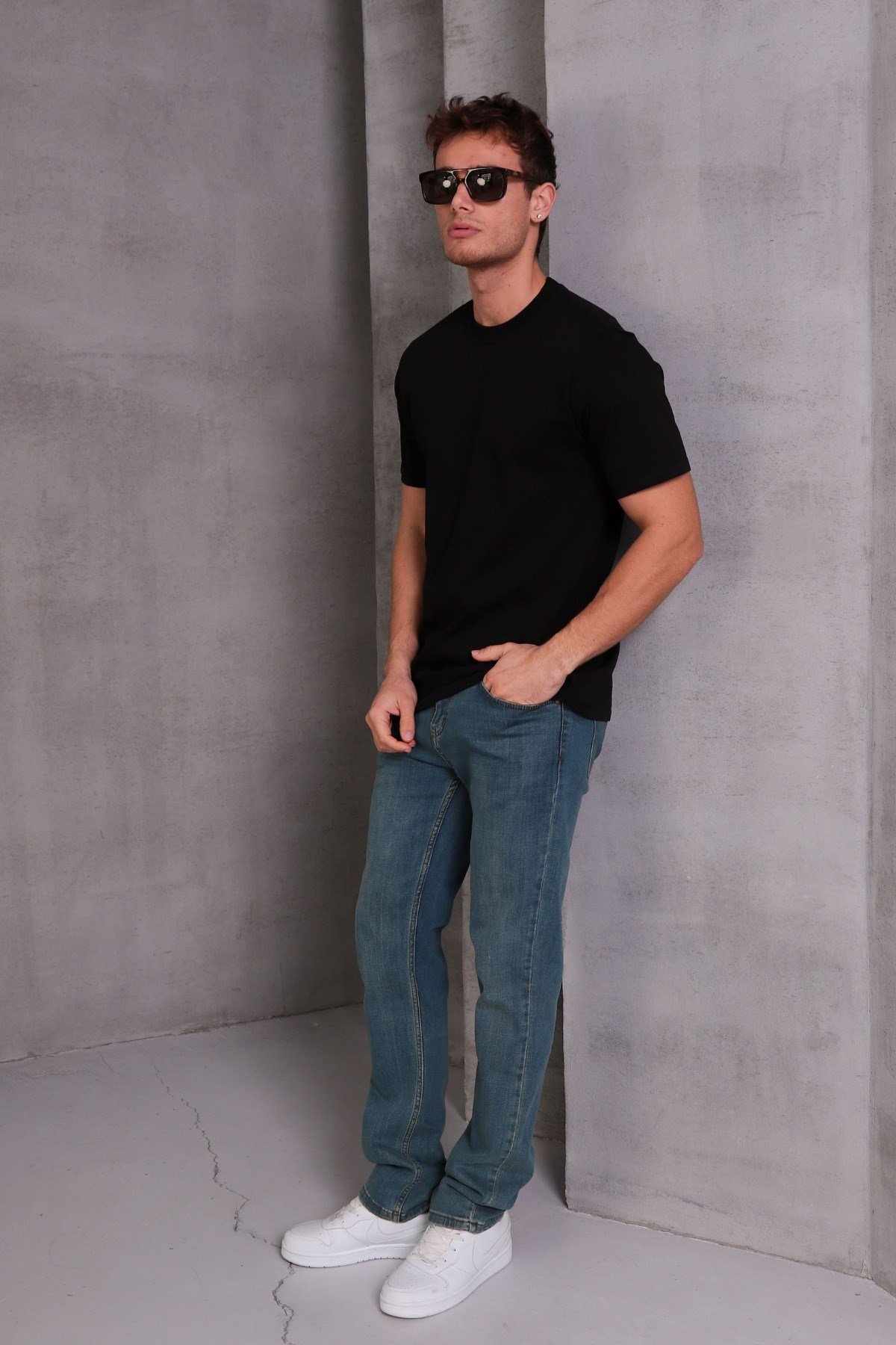 Unisex Slim Fit Dar Kesim %100 Pamuk Yumuşak Dokulu Siyah Bisiklet Yaka Tişört