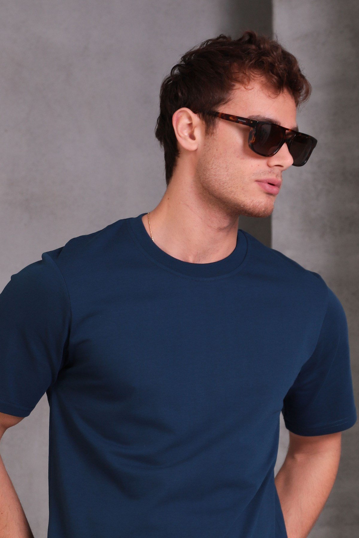 Unisex Slim Fit Dar Kesim %100 Pamuk Yumuşak Dokulu Lacivert Bisiklet Yaka Tişört