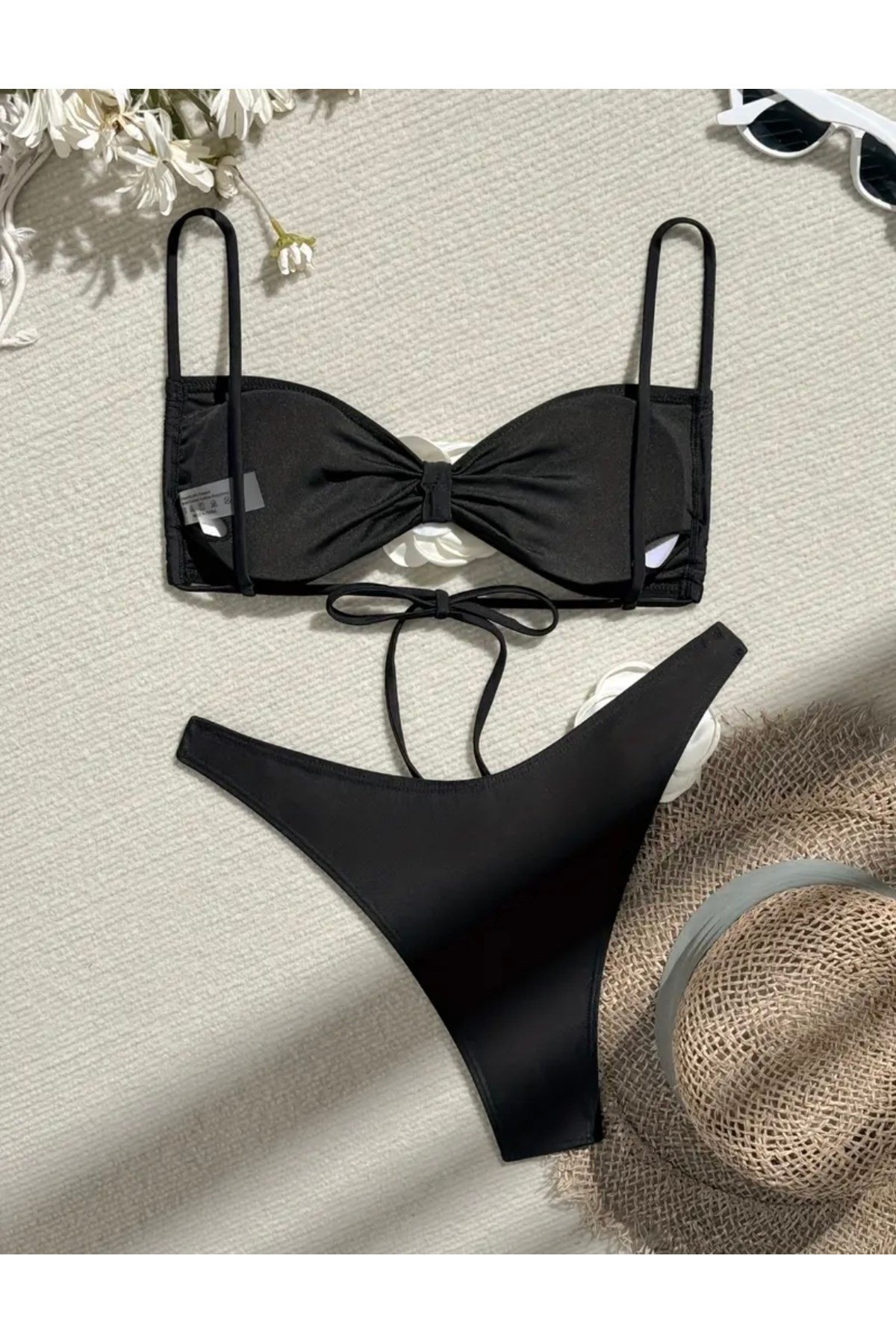 Siyah Beyaz Güllü Bikini Takımı
