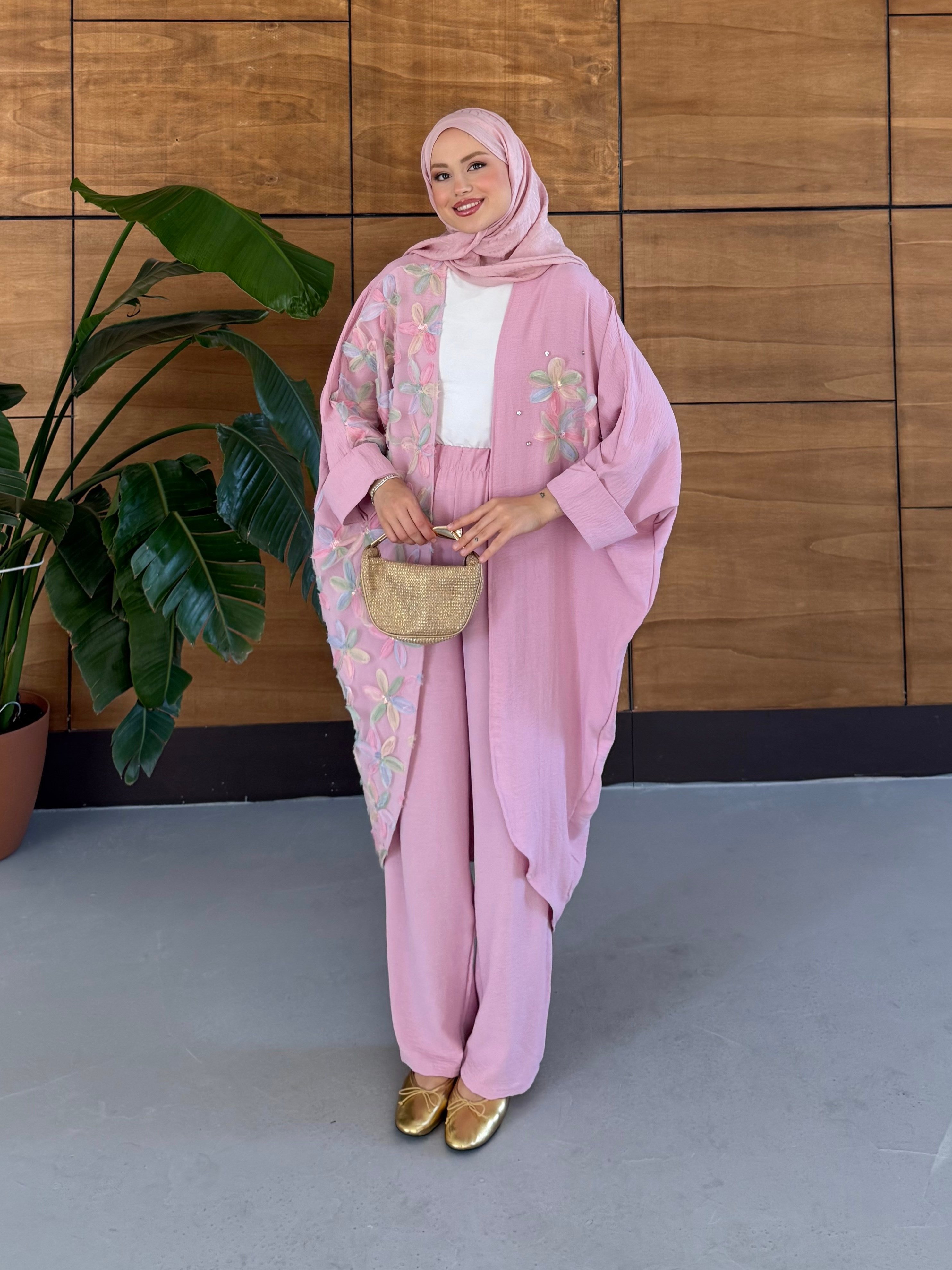 Elya İşlemeli Yarasa Kol Keten Takım - Pembe