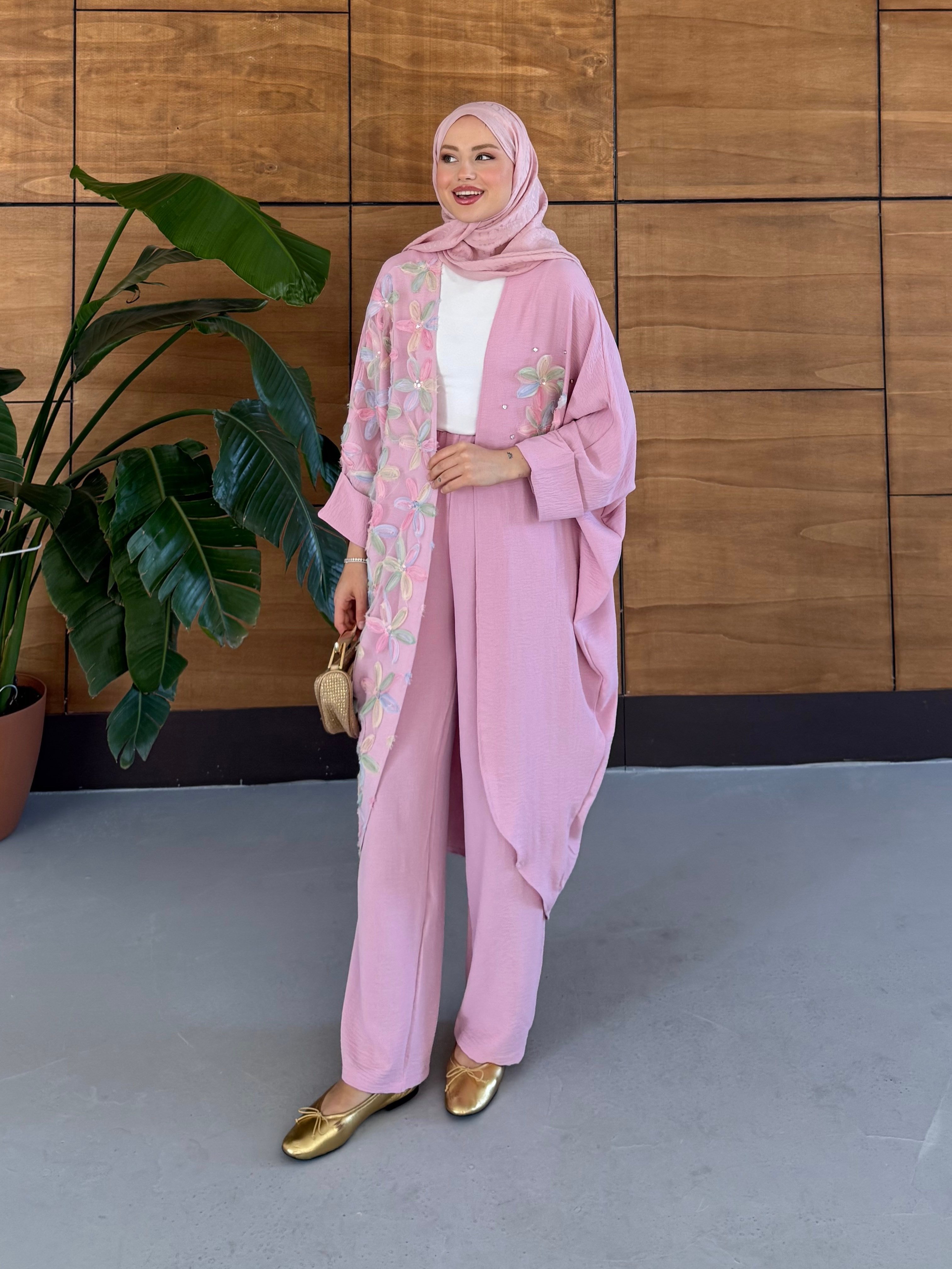 Elya İşlemeli Yarasa Kol Keten Takım - Pembe