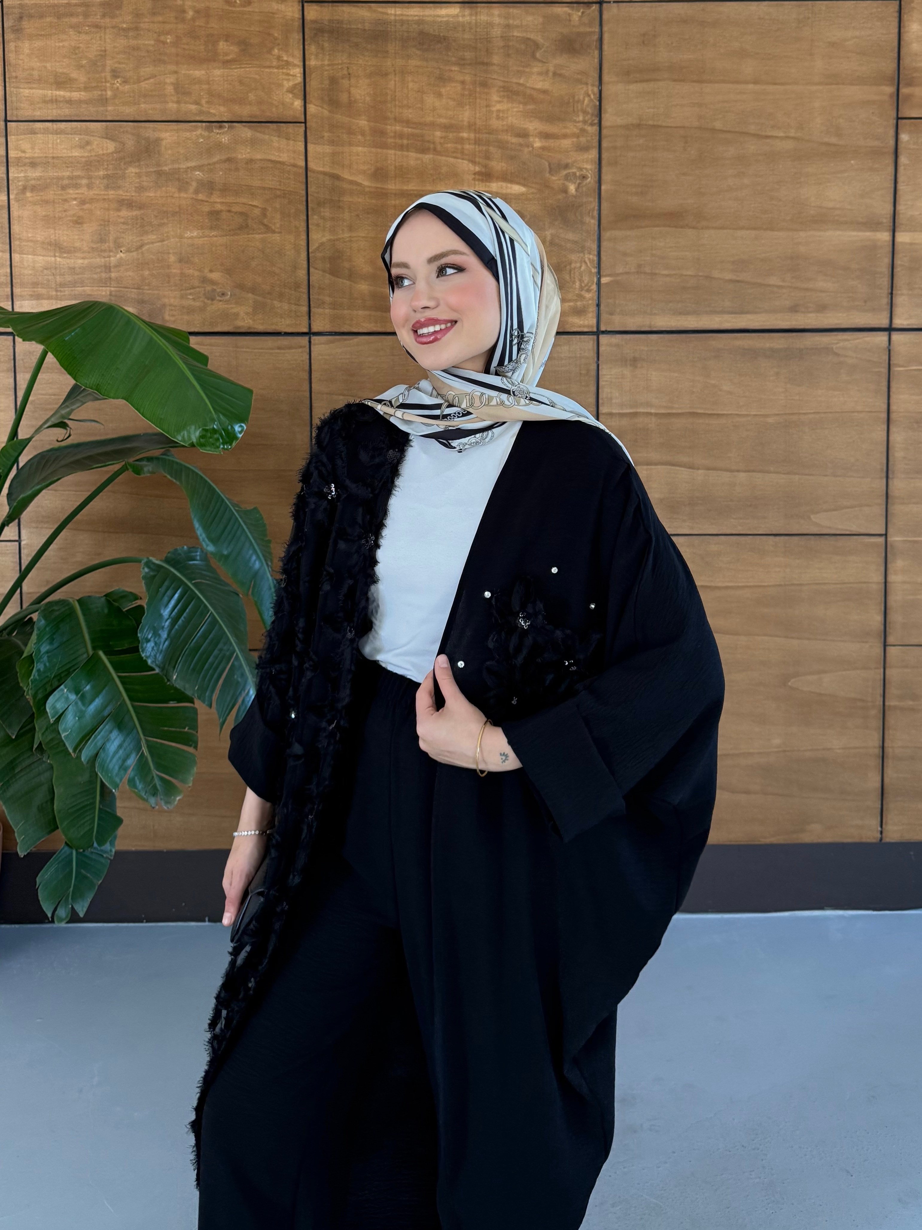 Elya İşlemeli Yarasa Kol Keten Takım - Siyah