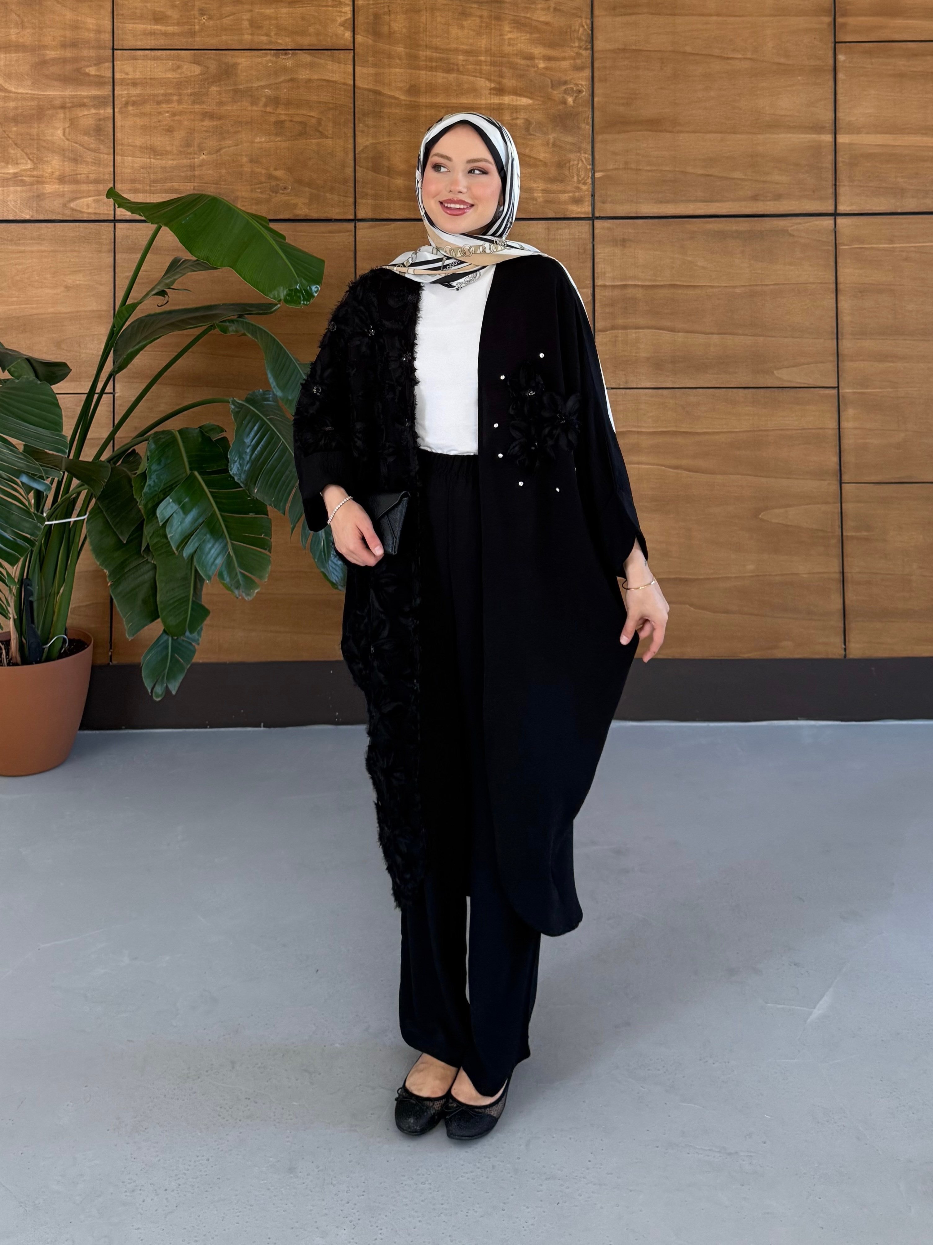 Elya İşlemeli Yarasa Kol Keten Takım - Siyah