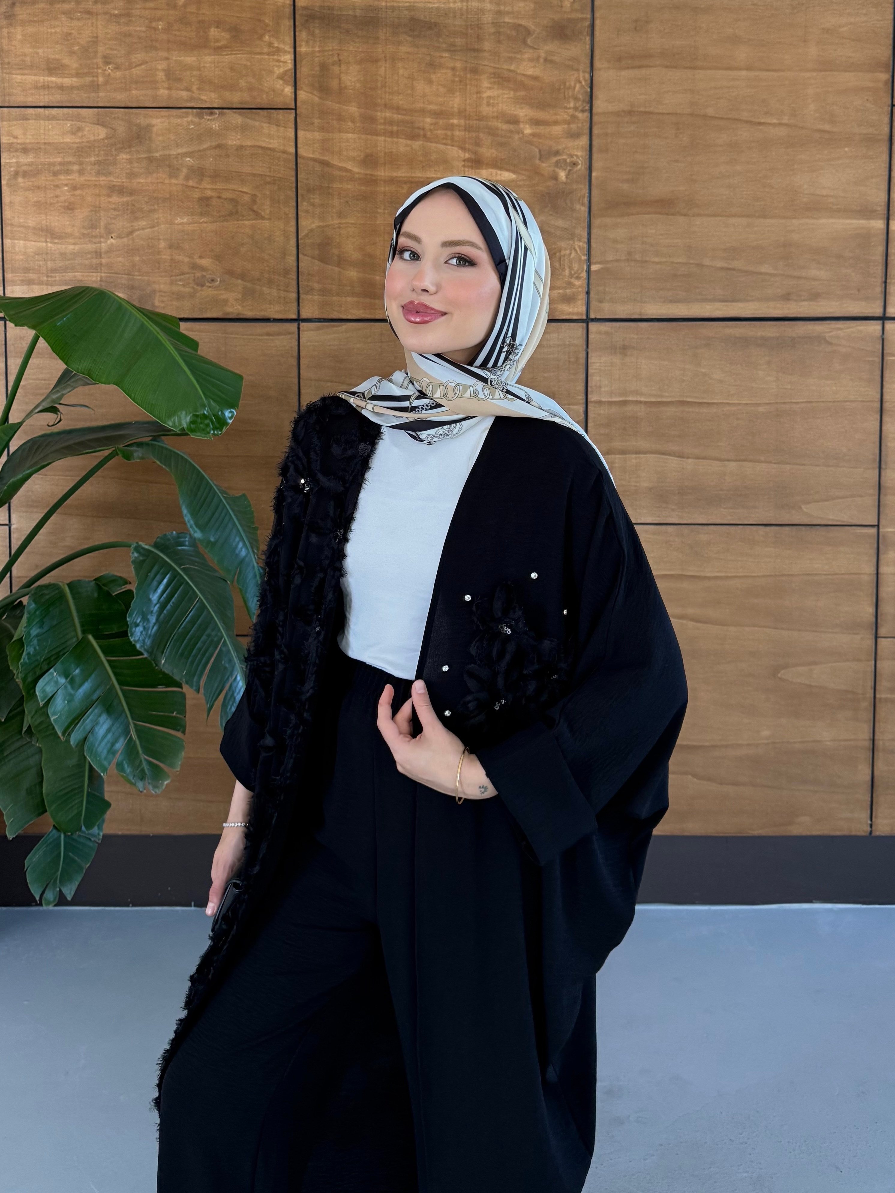 Elya İşlemeli Yarasa Kol Keten Takım - Siyah