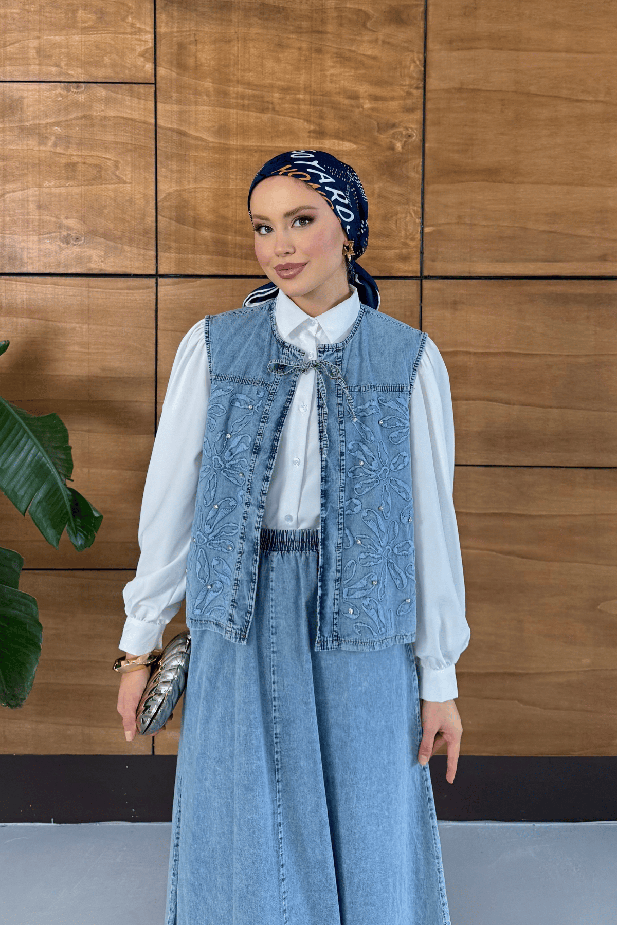 Leya İşlemeli Kot Yelek Etekli Takım - Açık Mavi