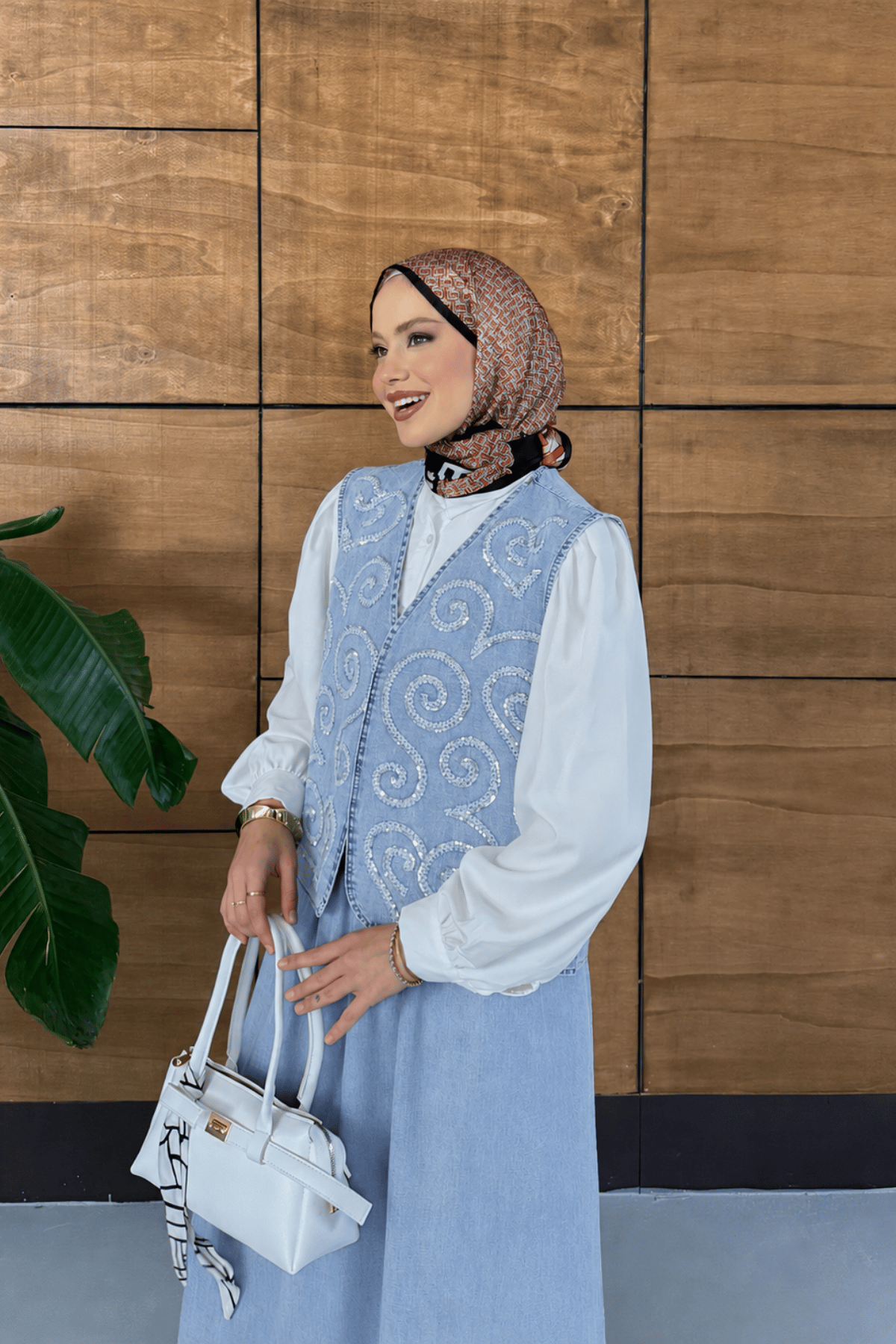Nilda İşlemeli Kot Yelek Etekli Takım - Açık Mavi