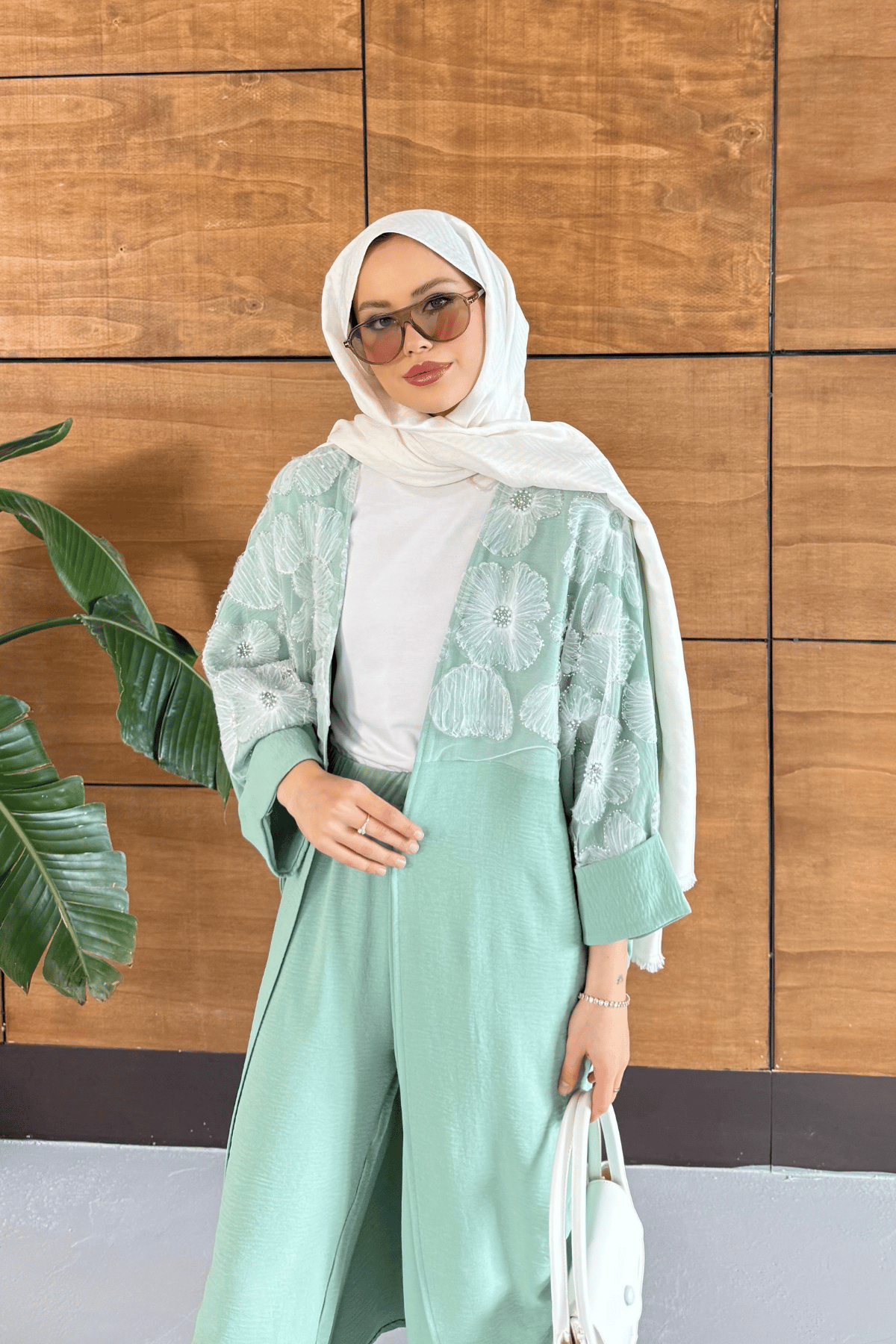 Rosa İşlemeli Yarasa Kol Keten Takım - Mint Yeşili