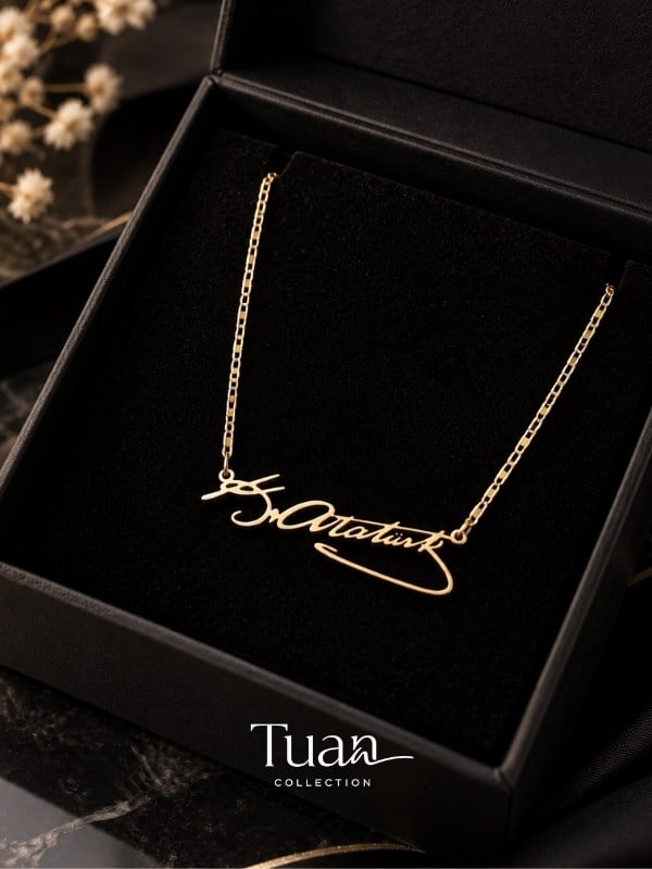 Tuan Collection Atatürk İmza Kolye - Çelik Figür, Lak Altın Kaplama Zincir, Kadın Erkek Unisex