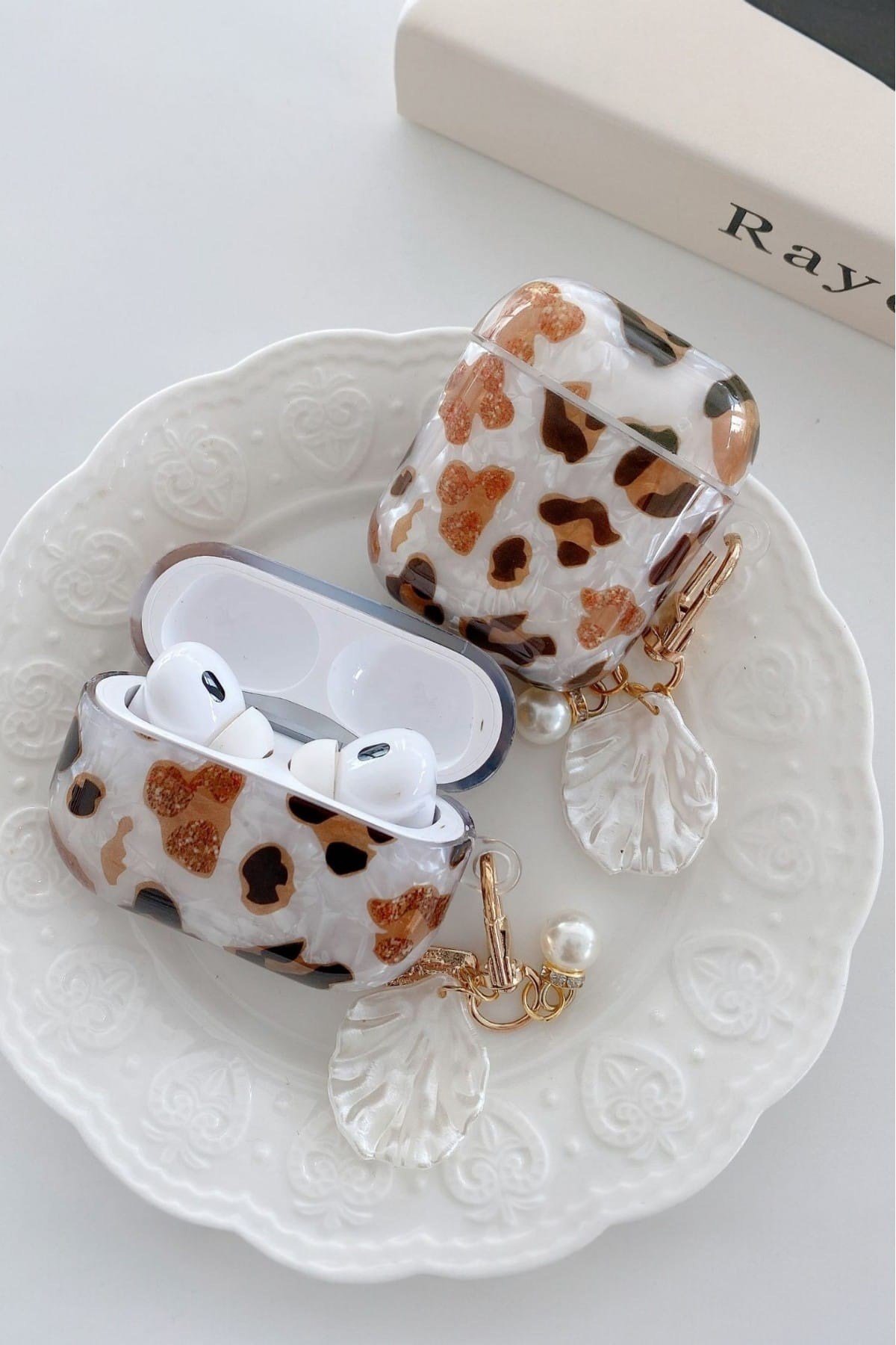 Airpods 3 Nesil ile Uyumlu Leoparlı İnci Aksesuarlı Pinterest Estetiği Kore Stil Şık Koruyucu Kılıf