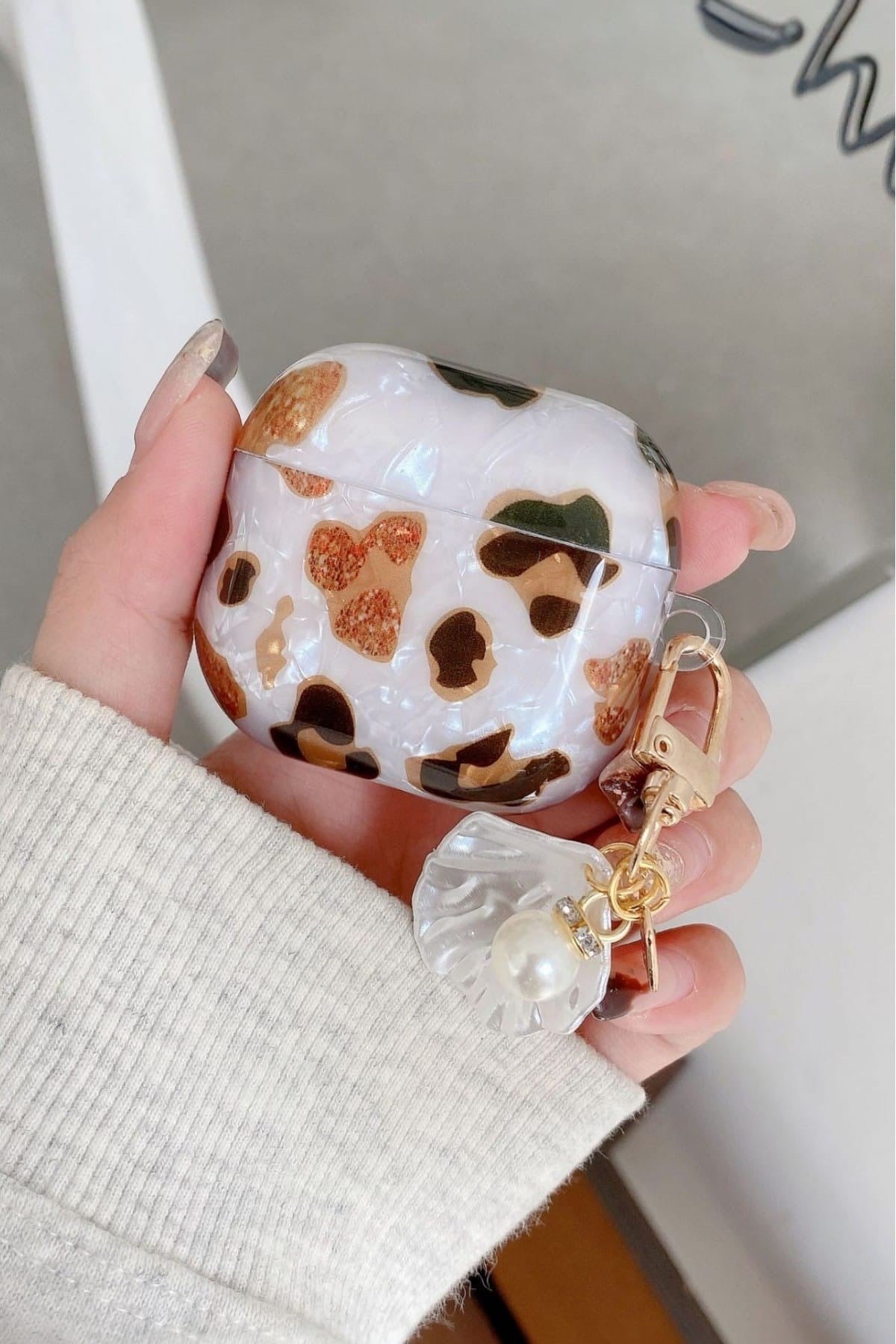 Airpods 3 Nesil ile Uyumlu Leoparlı İnci Aksesuarlı Pinterest Estetiği Kore Stil Şık Koruyucu Kılıf