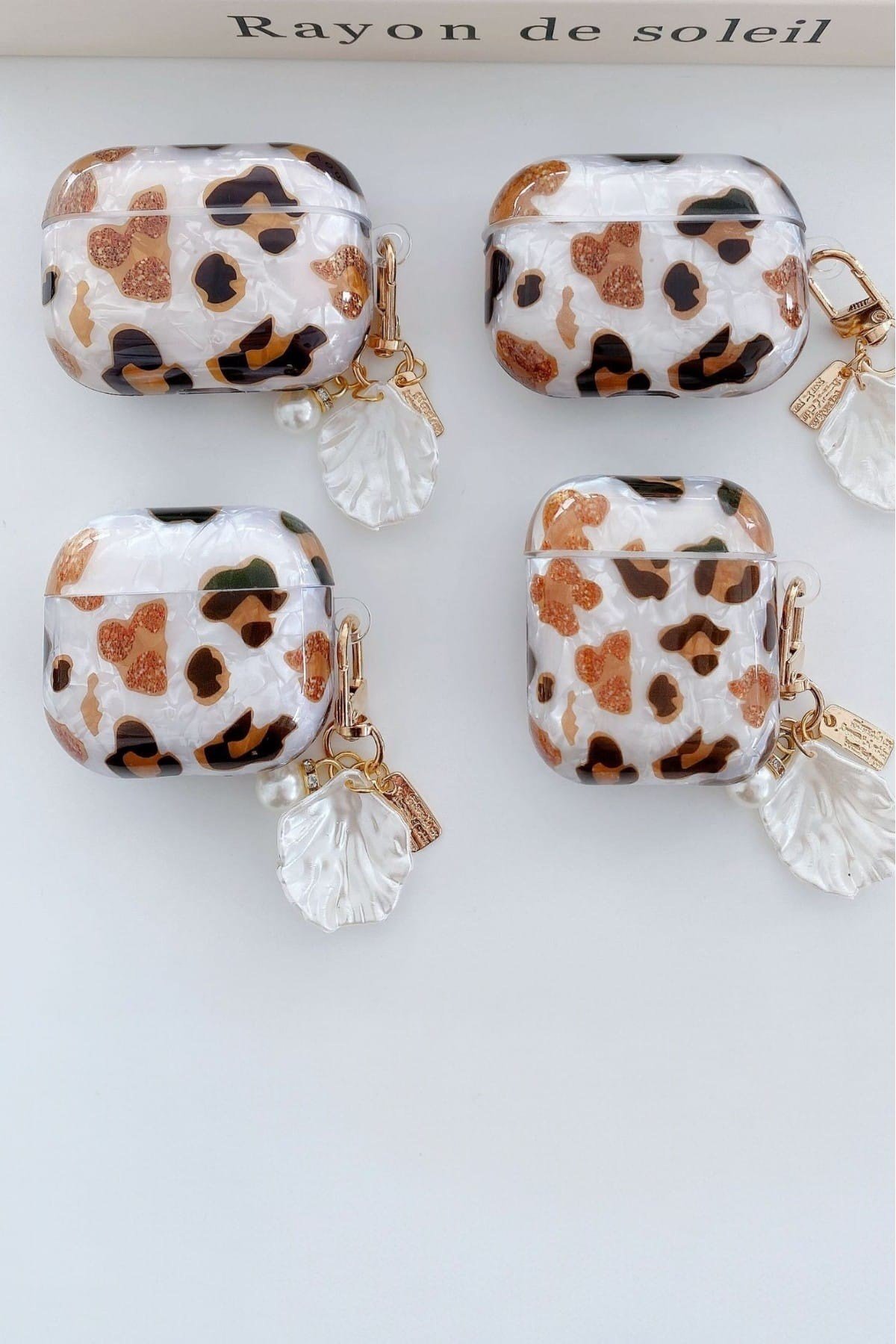 Airpods 3 Nesil ile Uyumlu Leoparlı İnci Aksesuarlı Pinterest Estetiği Kore Stil Şık Koruyucu Kılıf